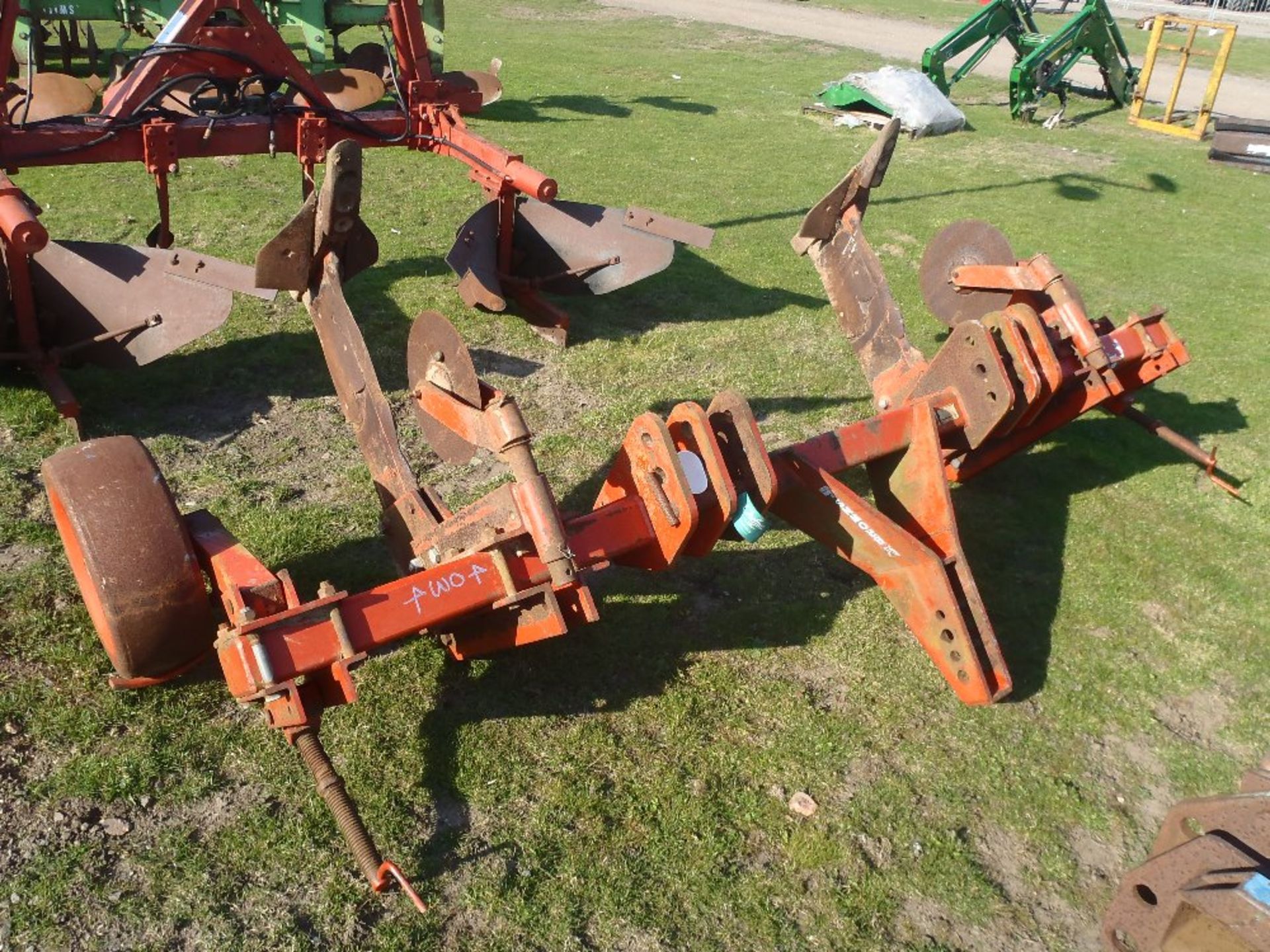 Browns Twin Leg Subsoiler with Discs & Depth Wheels - Image 3 of 3