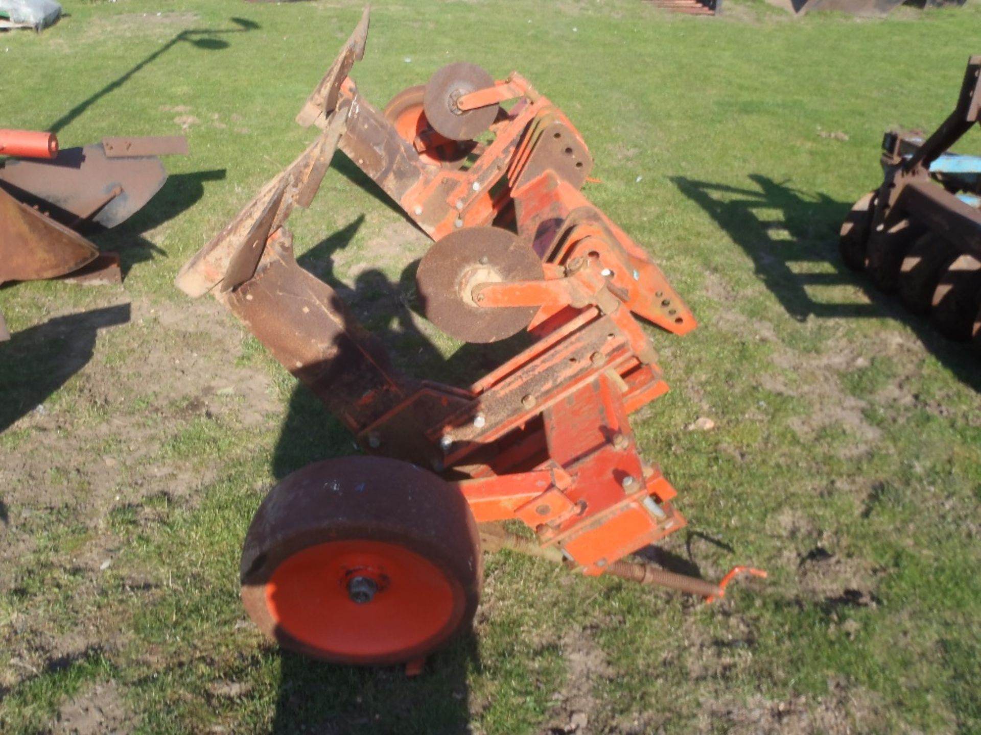 Browns Twin Leg Subsoiler with Discs & Depth Wheels - Image 2 of 3