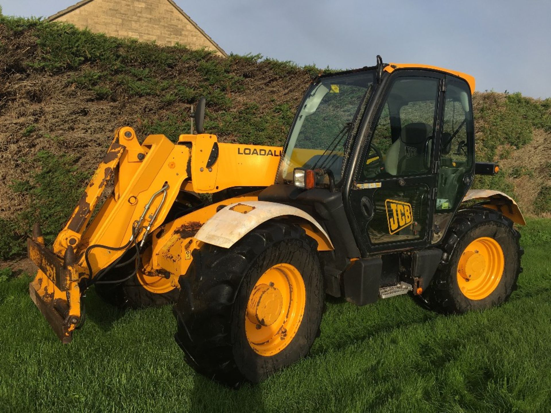 JCB 535-60 Farm Special Super Telescopic with Pin & Cone Head & Pick Up Hitch. V5 will be supplied.