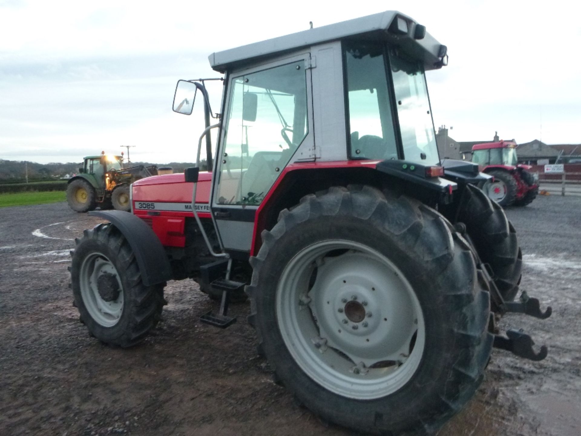 Massey Ferguson 3085 4x4 Dynashift Tractor. 2700 hrs
Date of Reg 16/03/95 - Image 6 of 8