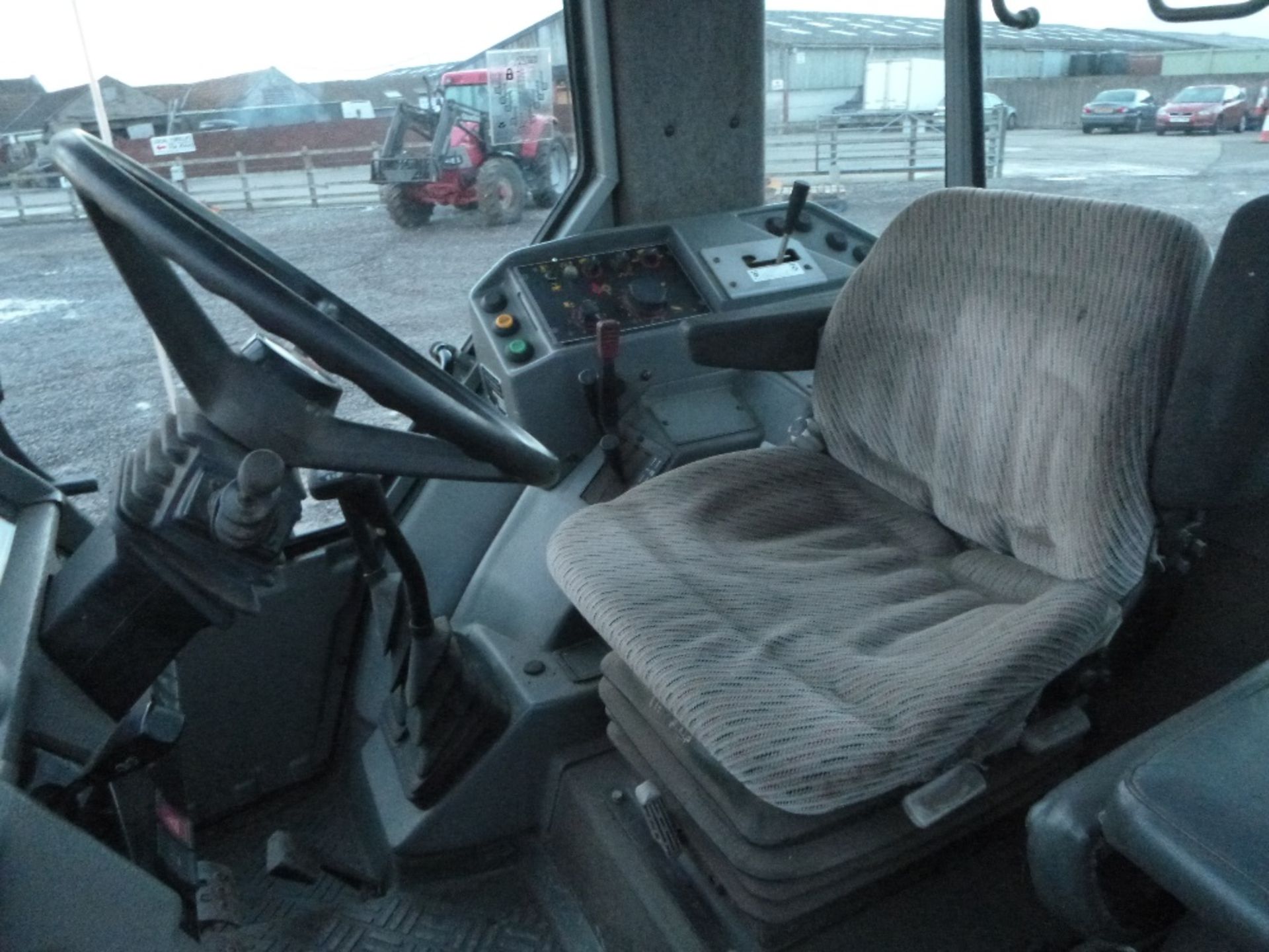 Massey Ferguson 3085 4x4 Dynashift Tractor. 2700 hrs
Date of Reg 16/03/95 - Image 7 of 8