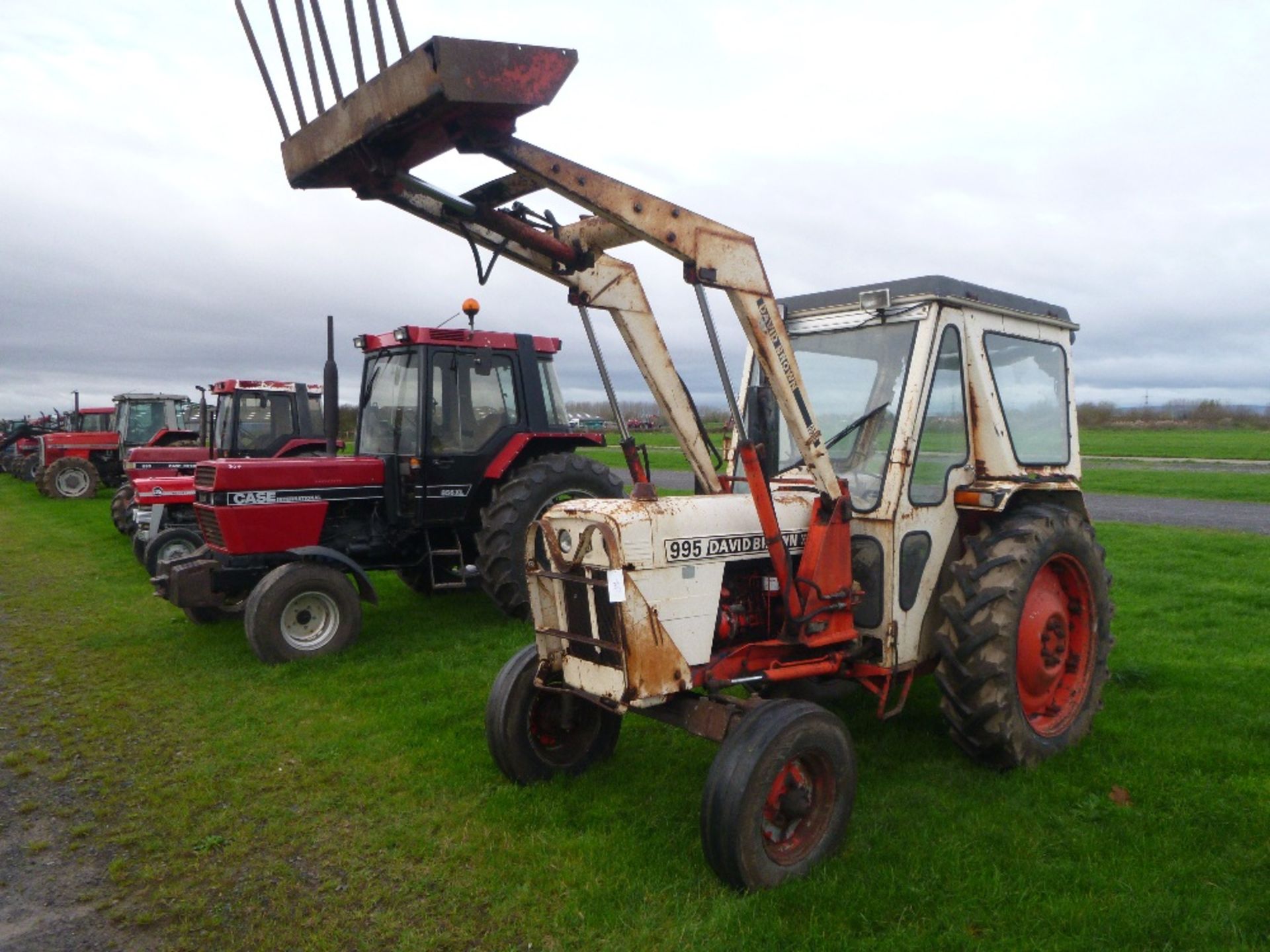 David Brown 995 Tractor with Loader & Muck Fork. V5 will be supplied.  Reg.No. LBX 248P