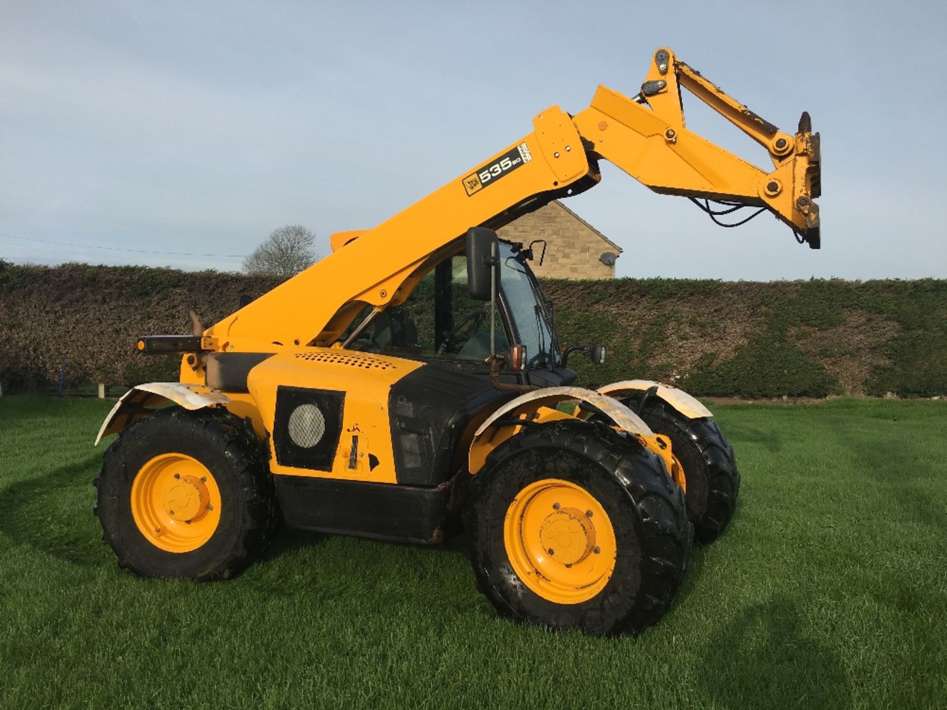 JCB 535-60 Farm Special Super Telescopic with Pin & Cone Head & Pick Up Hitch. V5 will be supplied. - Image 2 of 4