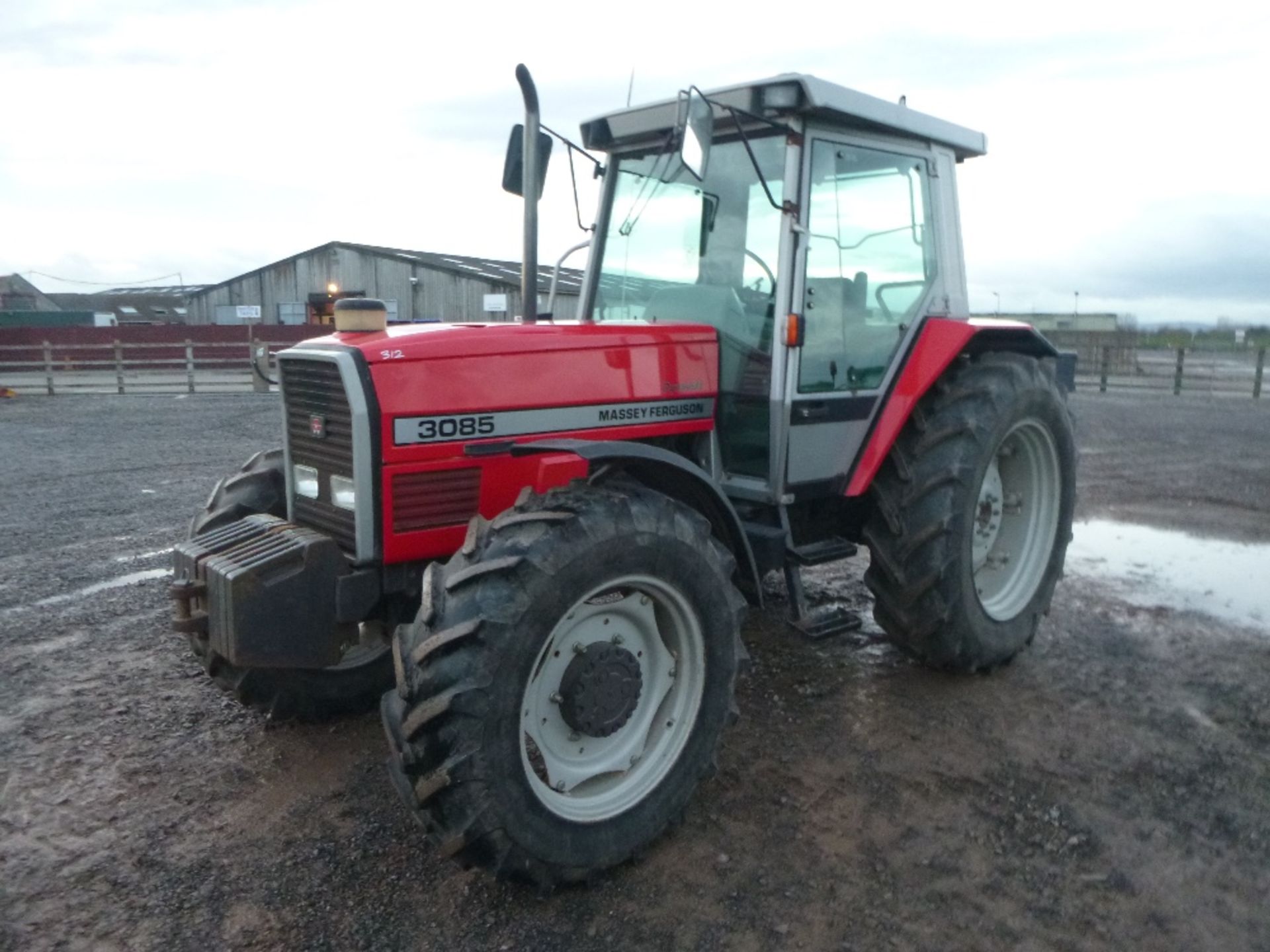 Massey Ferguson 3085 4x4 Dynashift Tractor. 2700 hrs
Date of Reg 16/03/95
