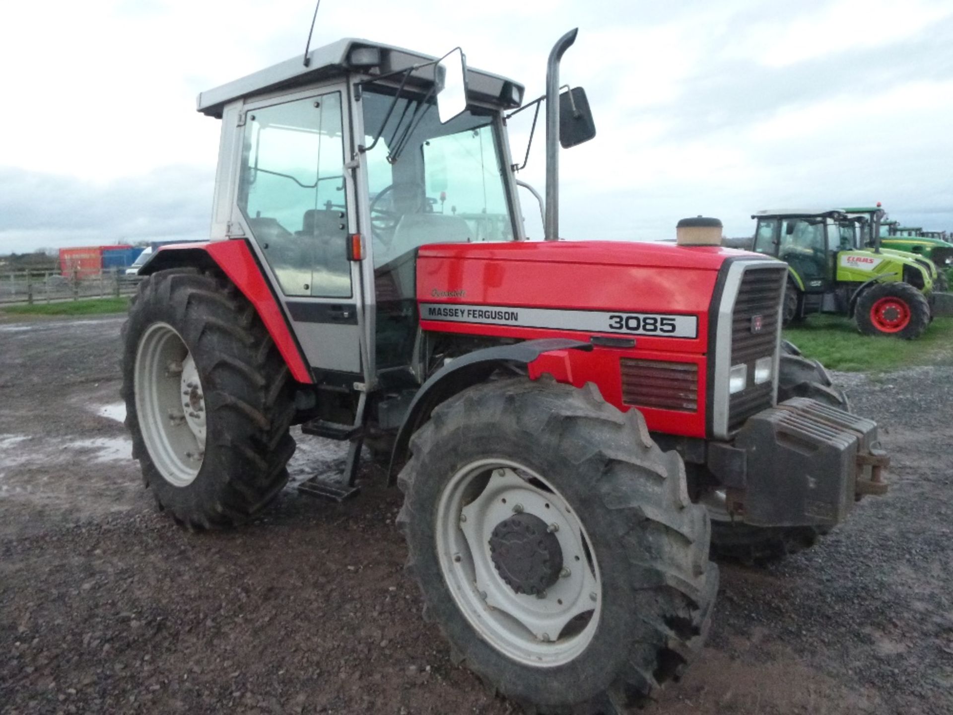 Massey Ferguson 3085 4x4 Dynashift Tractor. 2700 hrs
Date of Reg 16/03/95 - Image 3 of 8