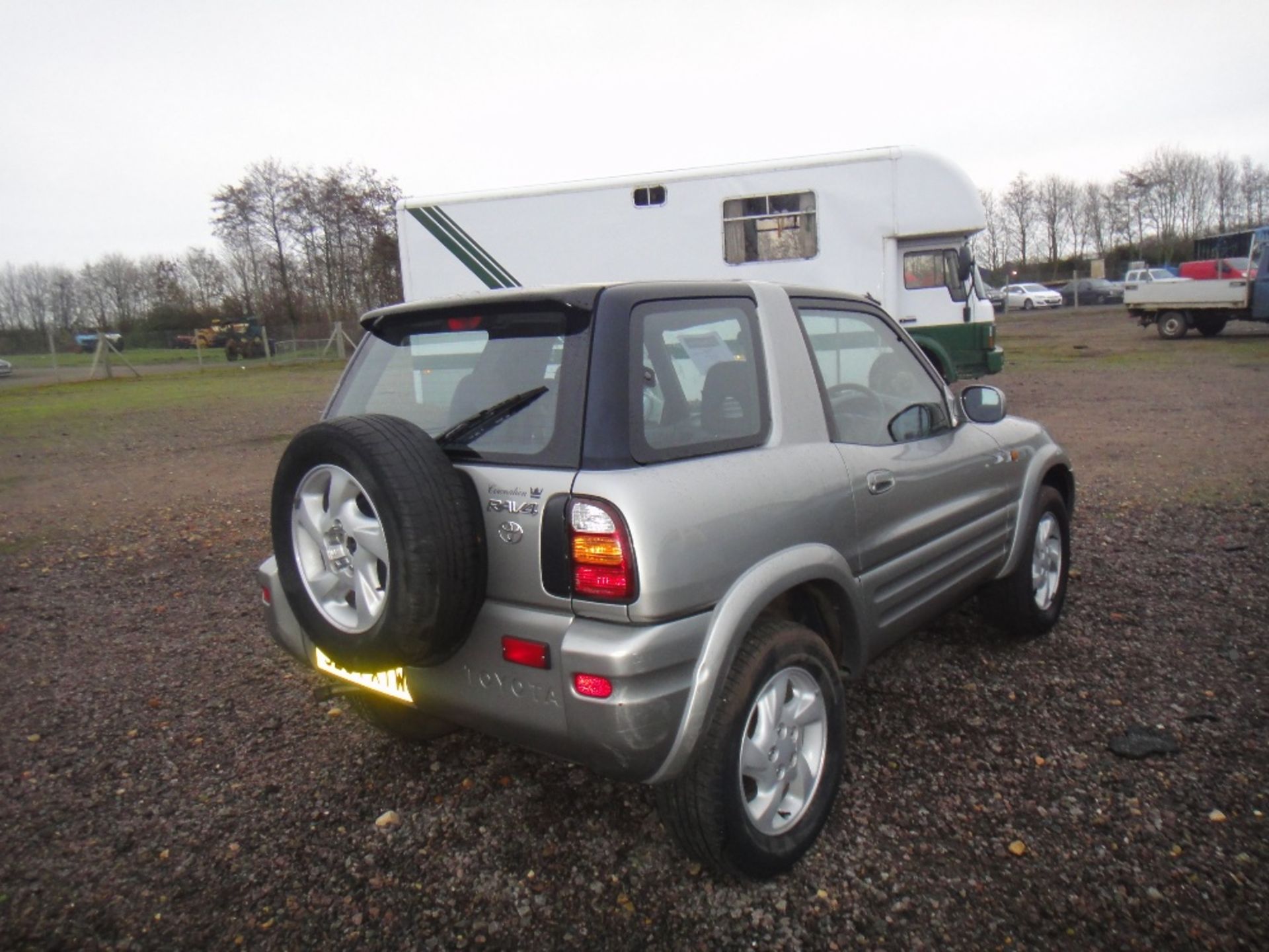 Toyota Rav 4 3 Sport Auto. Full Service History. V5 will be supplied.  No MOT.  Mileage: 72,251. - Image 2 of 4