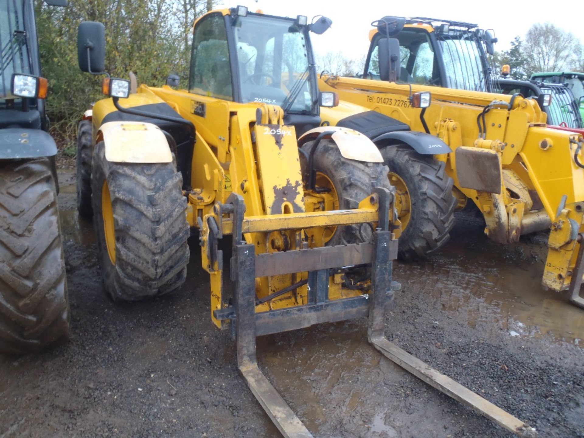 2005 JCB 530-70 Farm Special Super With Pallet Tines  Reg.No. HX05 LDO  Ser. No. 1165916 - Image 2 of 5