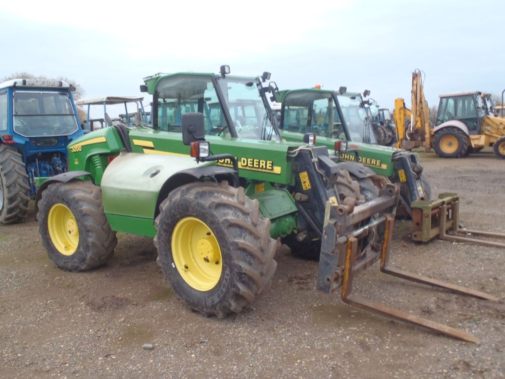 2000 John Deere 3200 Handler with Pallet Tines. 1 Arable Farm Owner. V5 will be supplied.  3845 hrs - Image 2 of 5