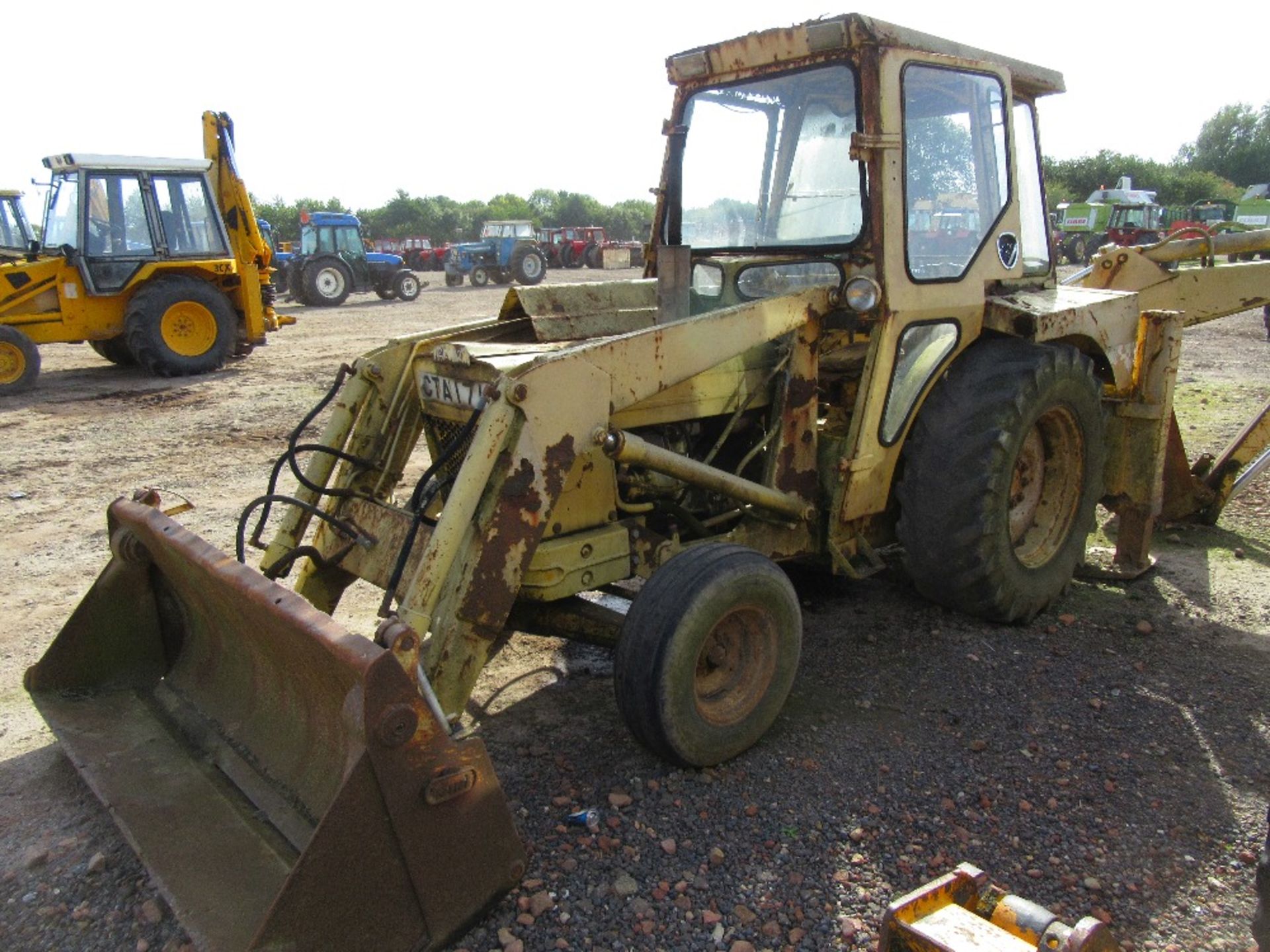 Ford 4550 Digger (Power Loader & Back Actor)