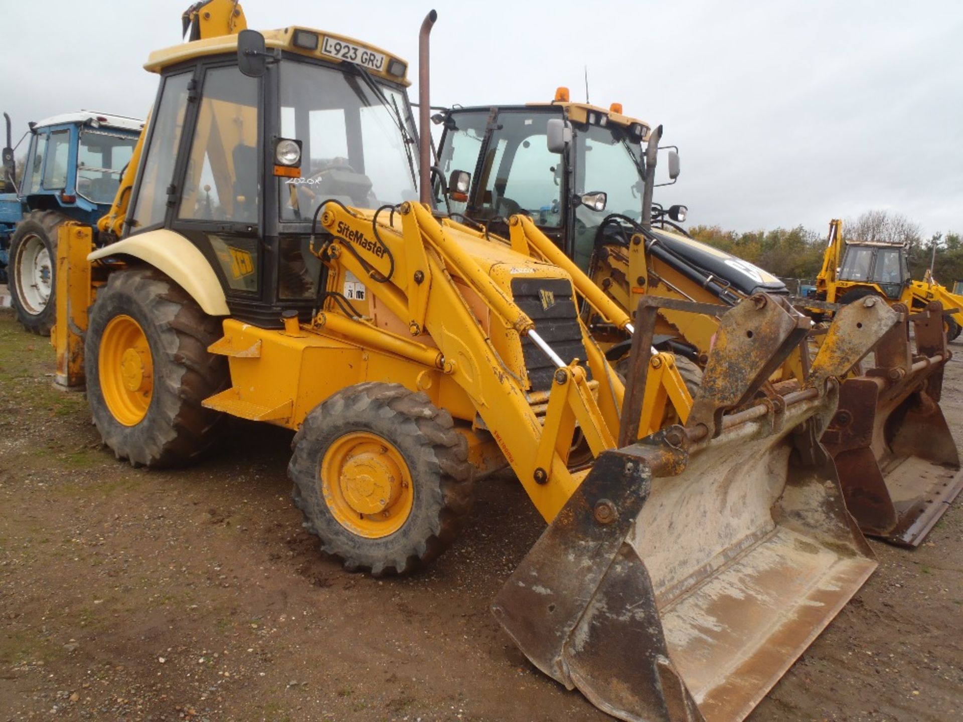 JCB 3CX.  Reg. No. L923 6RJ  Ser.No. 415061 - Image 2 of 7