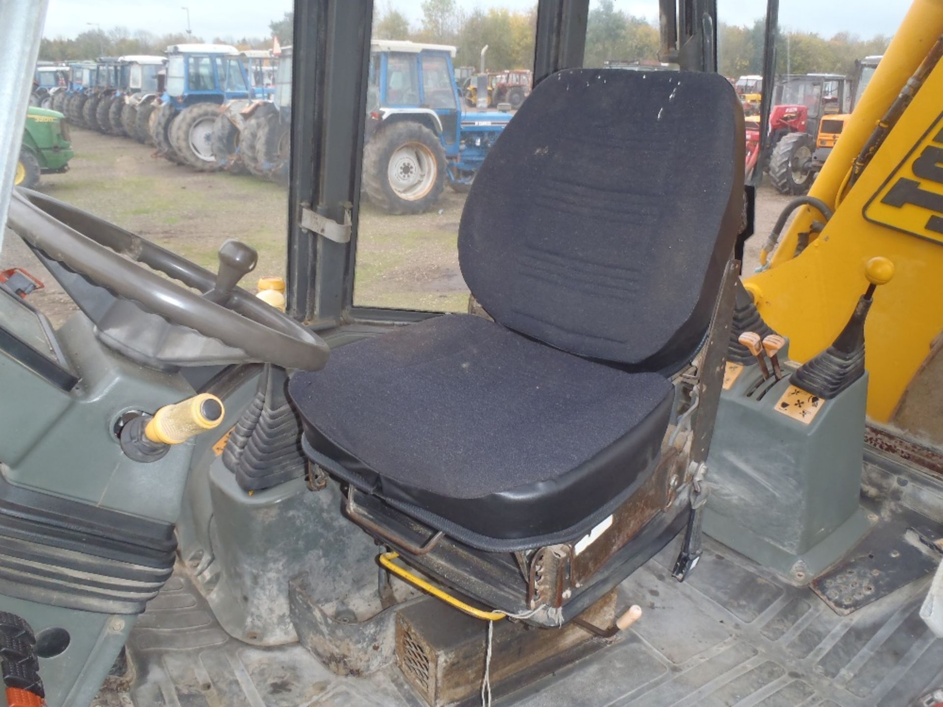 JCB 3CX.  Reg. No. L923 6RJ  Ser.No. 415061 - Image 4 of 7