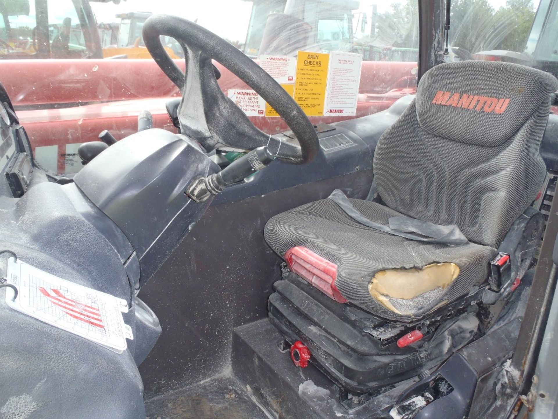 2011 Manitou 932 Telehandler. No V5.  Ser.No. 598539 - Image 3 of 6