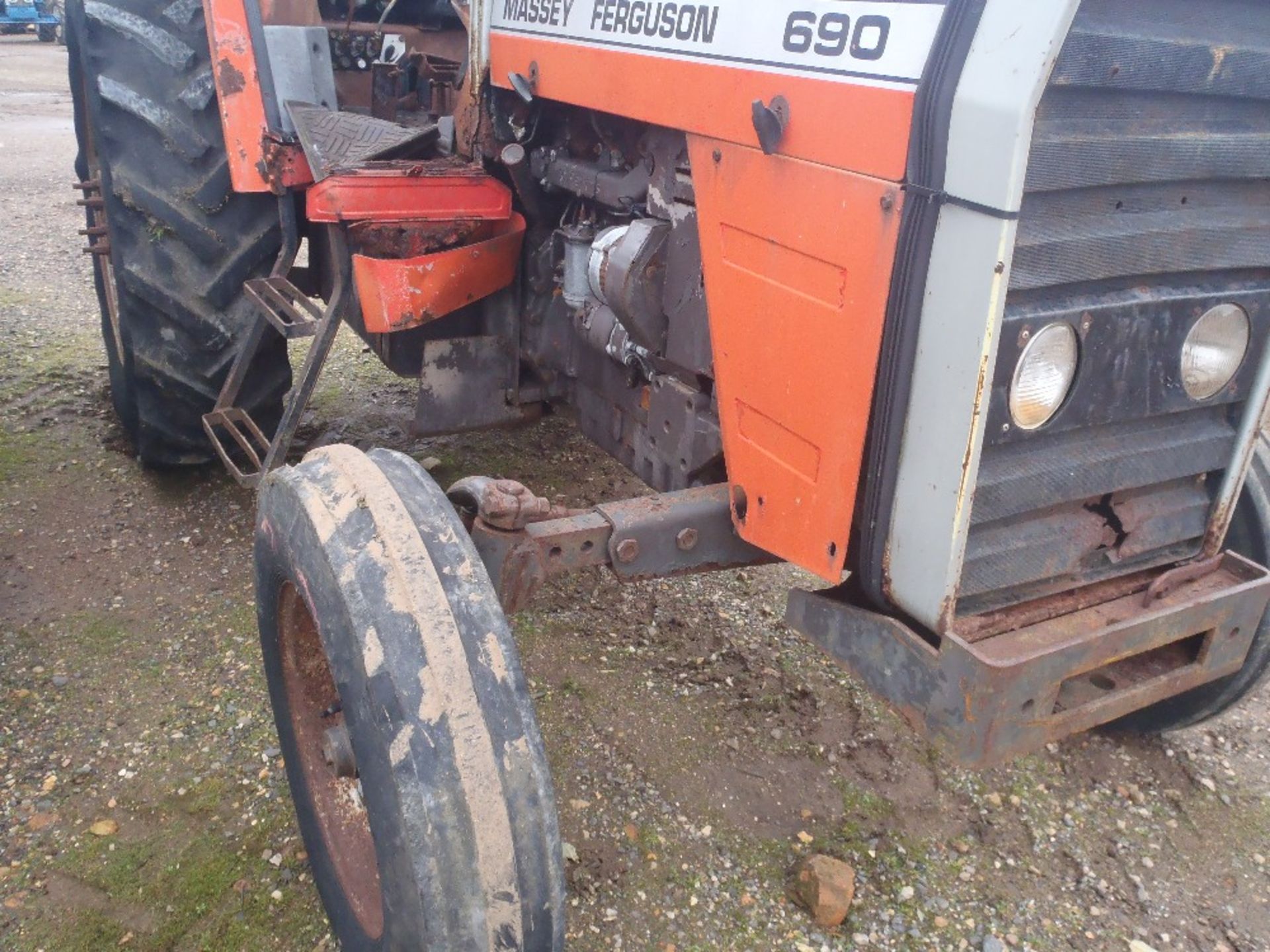 Massey Ferguson 690 Tractor - Image 7 of 9