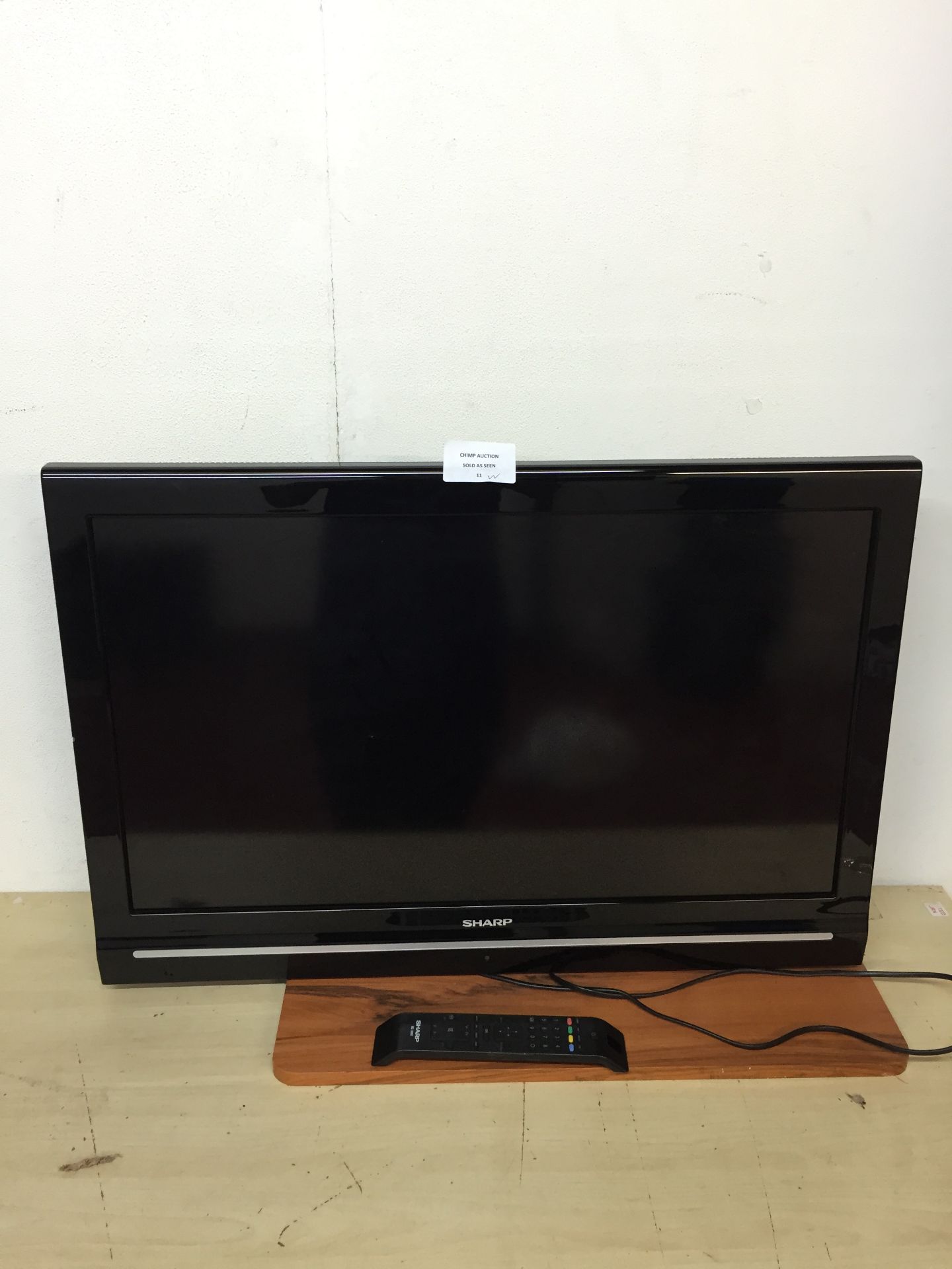 SHARP 32IN HD READY LCD TV LC32D12E RRP £229.99/ PRE-OWNED