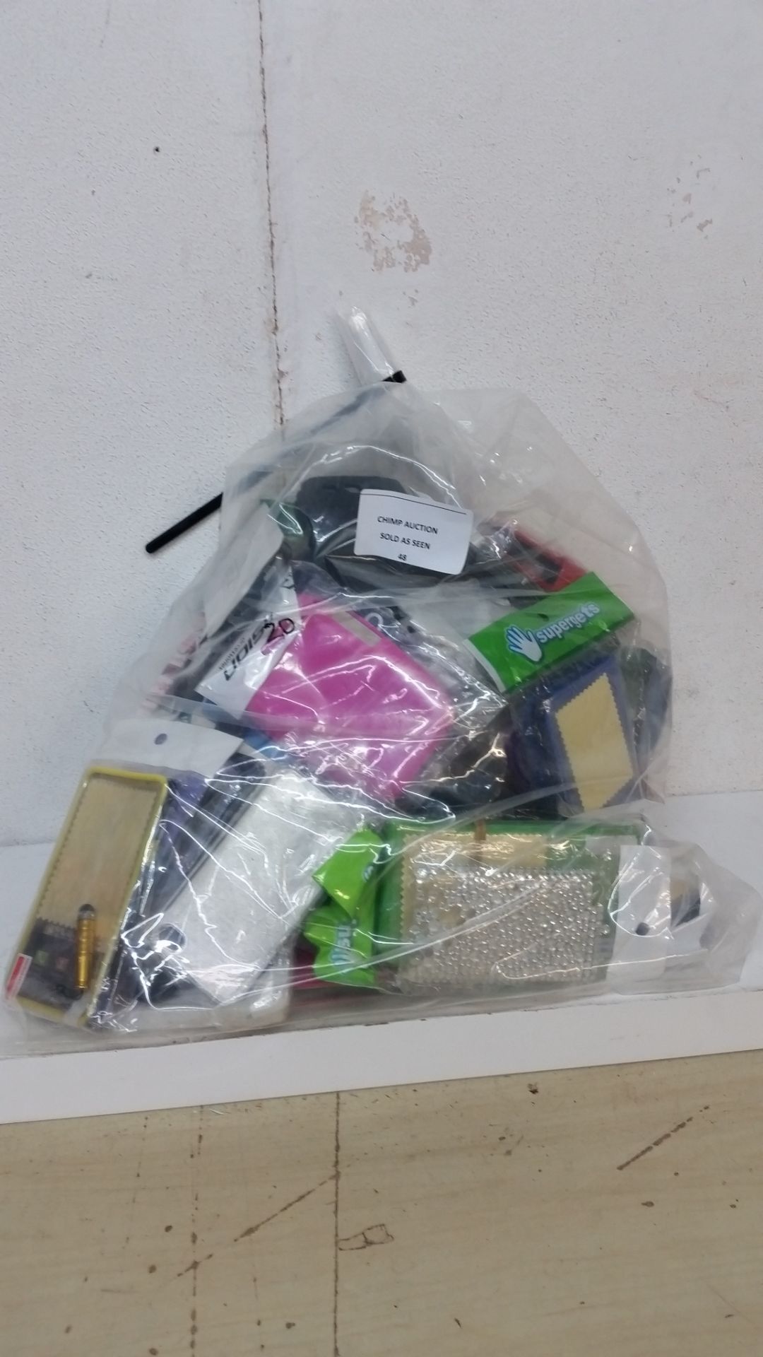JOBLOT OF OVER 100 MIXED MOBILE PHONE ACCESSOSORIES & CASES
