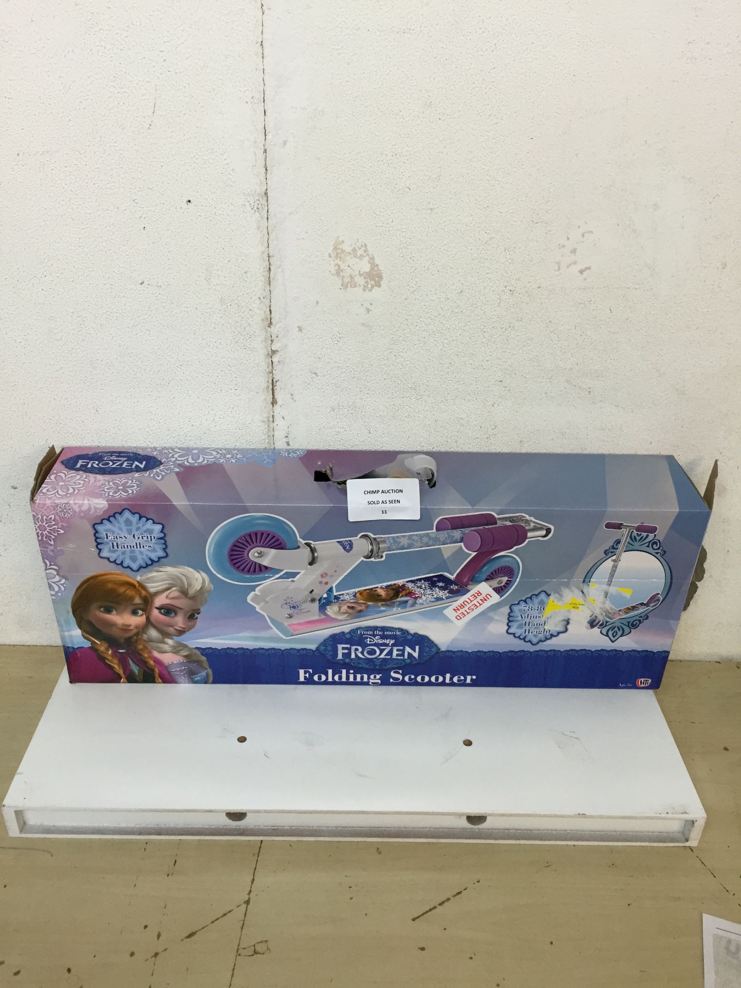 BOXED DISNEY FROZEN FOLDING SCOOTER / UNTESTED