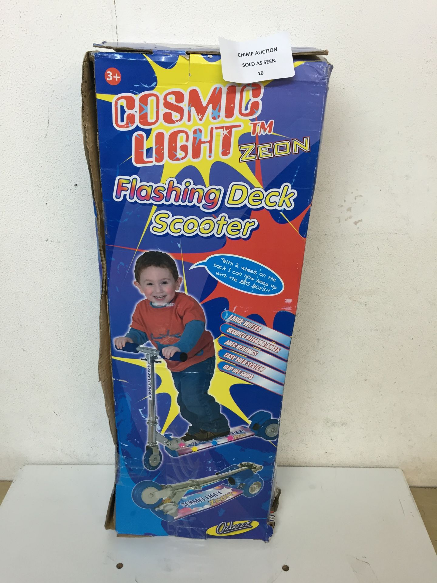 BOXED COSMIC LIGHT FLASHING DECK SCOOTER / RRP £49.99/ UNTESTED