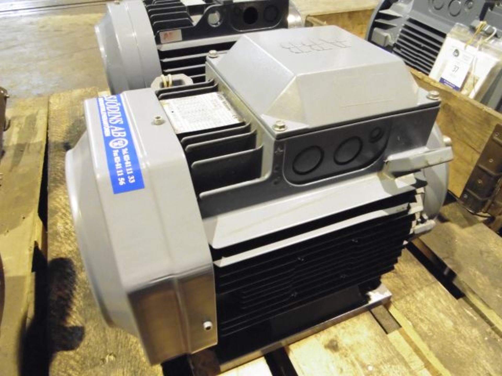 * ABB 11kw 3 Phase Motor; type M2AA 160M4; 75kg; 1460 R/Min. Loaded onto Buyer's Transport