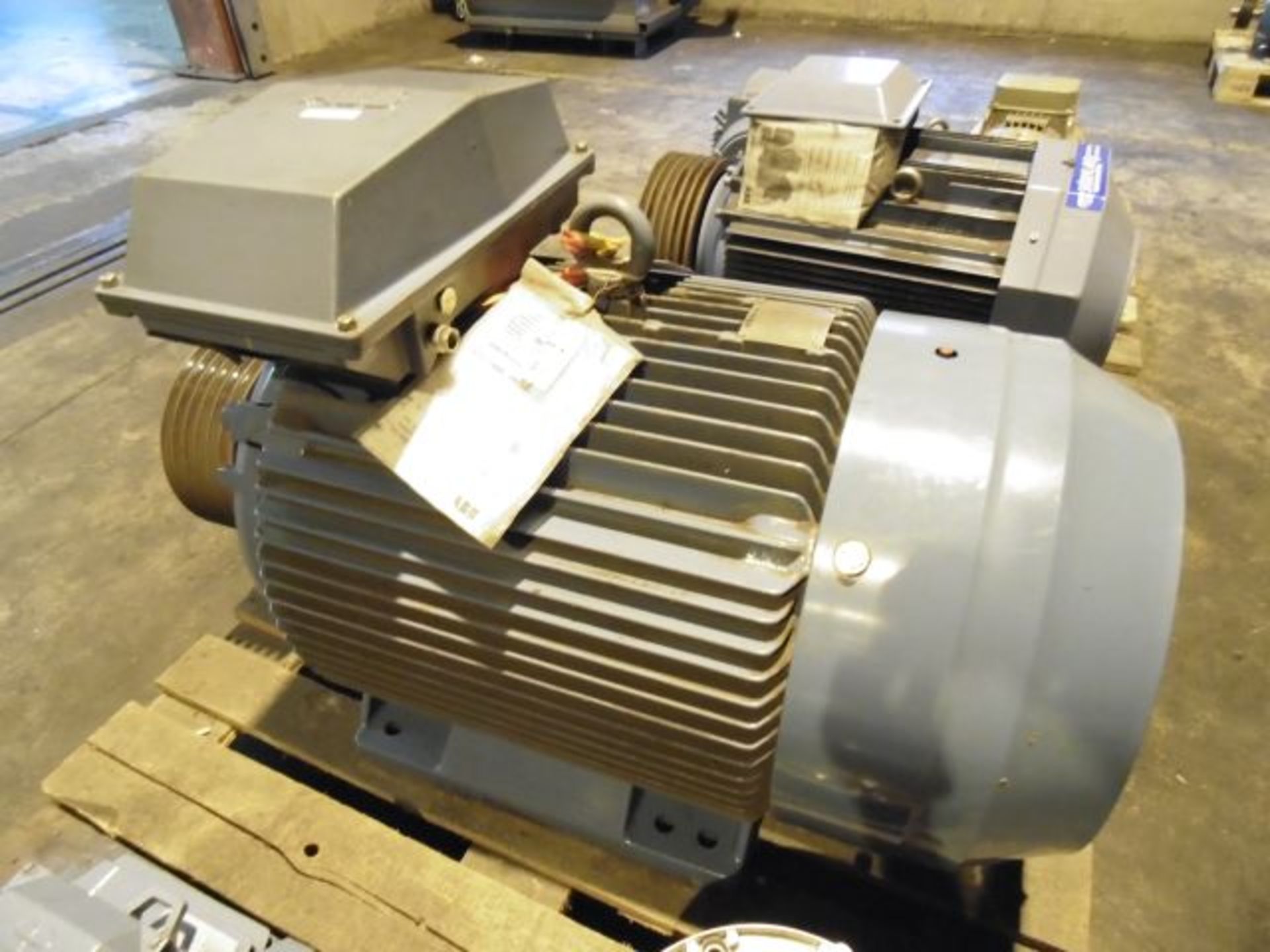 * ABB 75kw 3 Phase Motor; type M2BA 280 SMA 4B3; 590kg; 1484 R/Min. Loaded onto Buyer's Transport