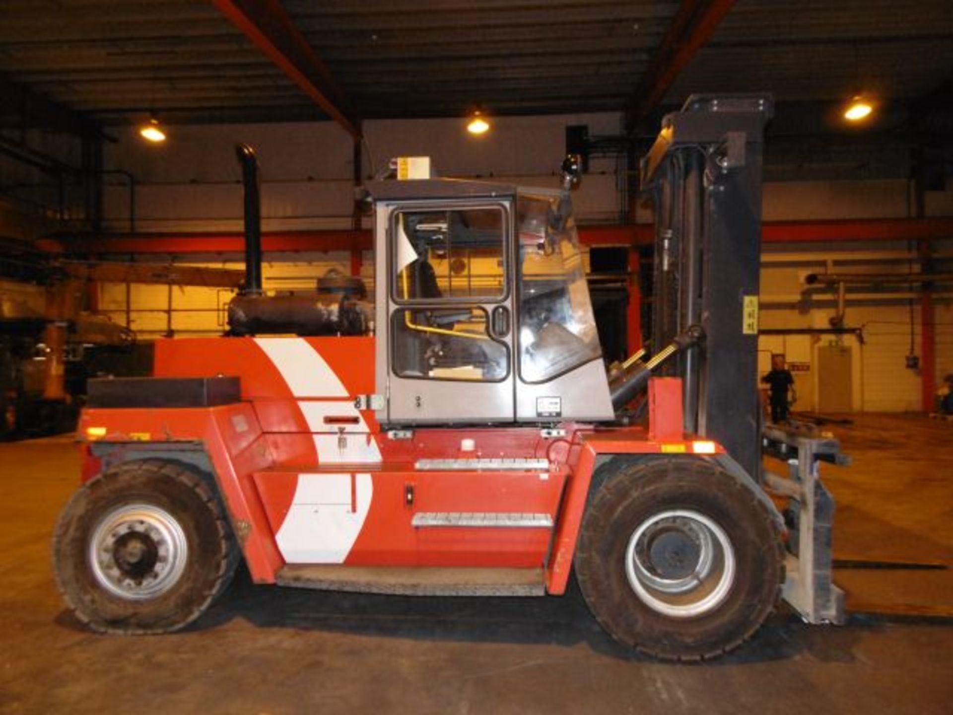 * 2002 Kalmar Model DCD 120-12 12 Tonne Diesel Forklift Truck; Max Lift Height 5000mm; Weight - Image 6 of 12