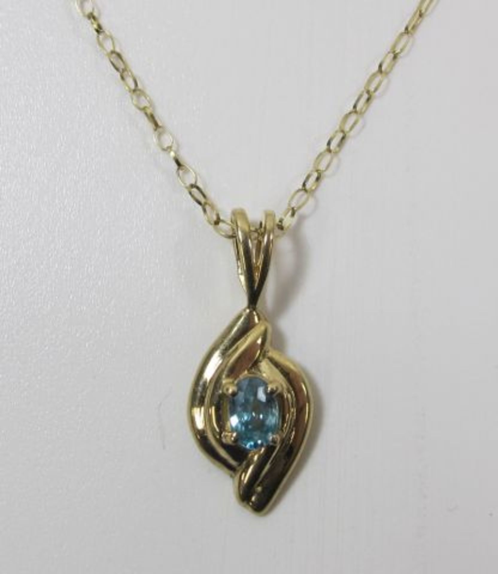 A 9ct Gold Aqua Marine Pendant on 18'' Gold Chain (est. £30-£50)