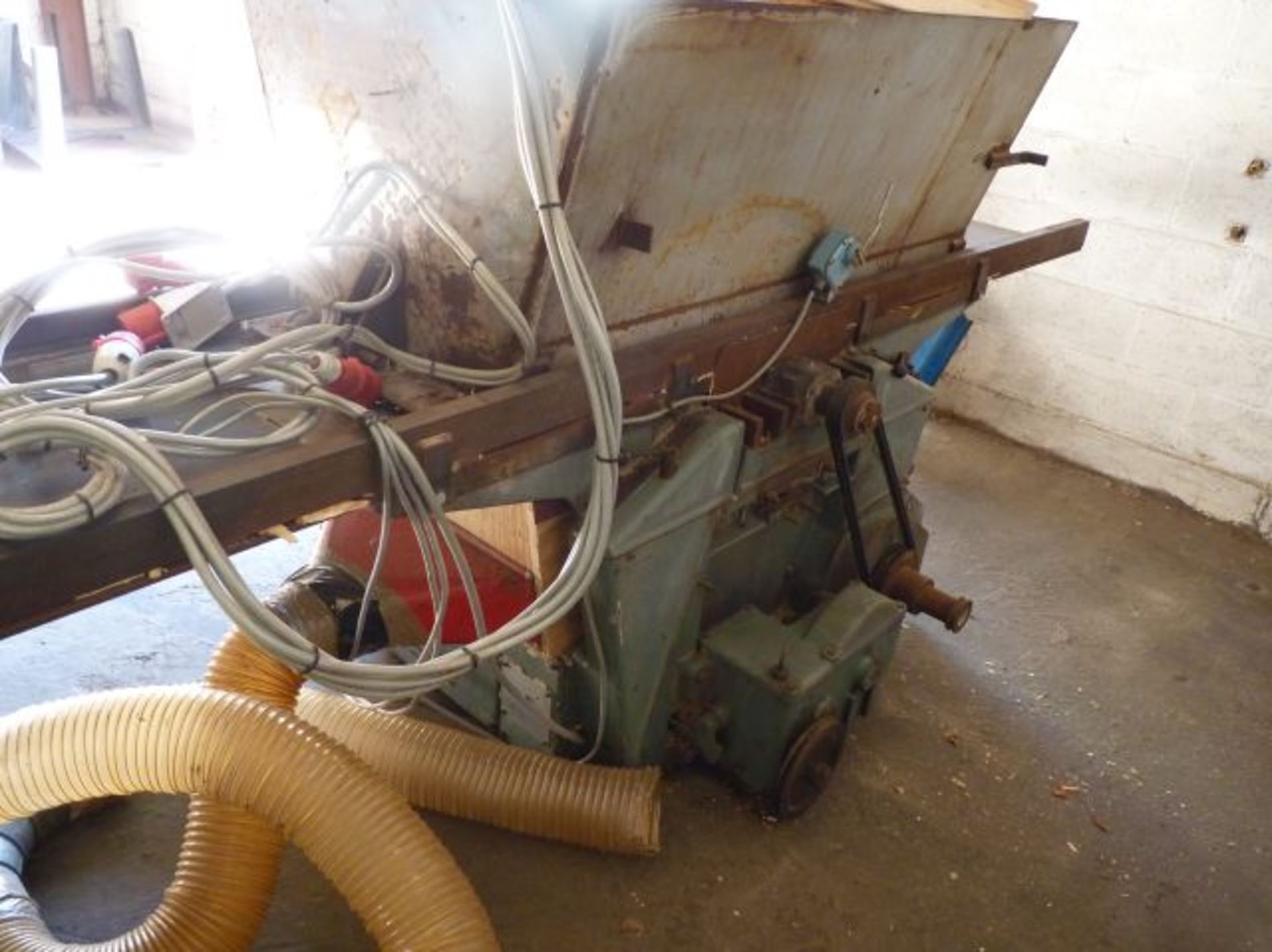 WADKIN FM WOOD SHAVING MACHINE S/N 68567 WITH FOOD HOPPER, HYDRAULIC P/PACK AND CONTROL PANEL.  OUT - Image 9 of 10