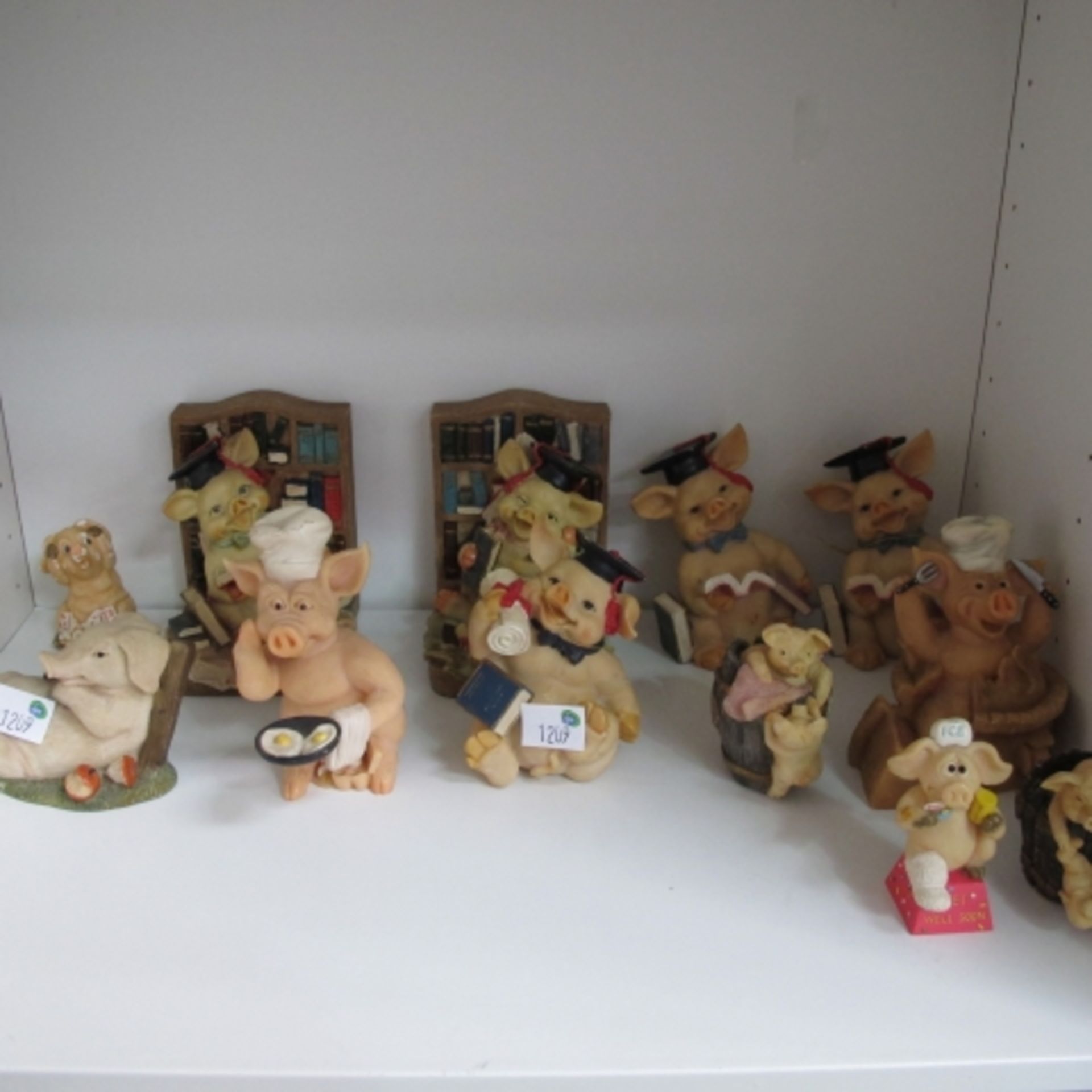 Small collection of Piggin, various size collectable model pigs doing various activities (est. £20 - - Image 3 of 3
