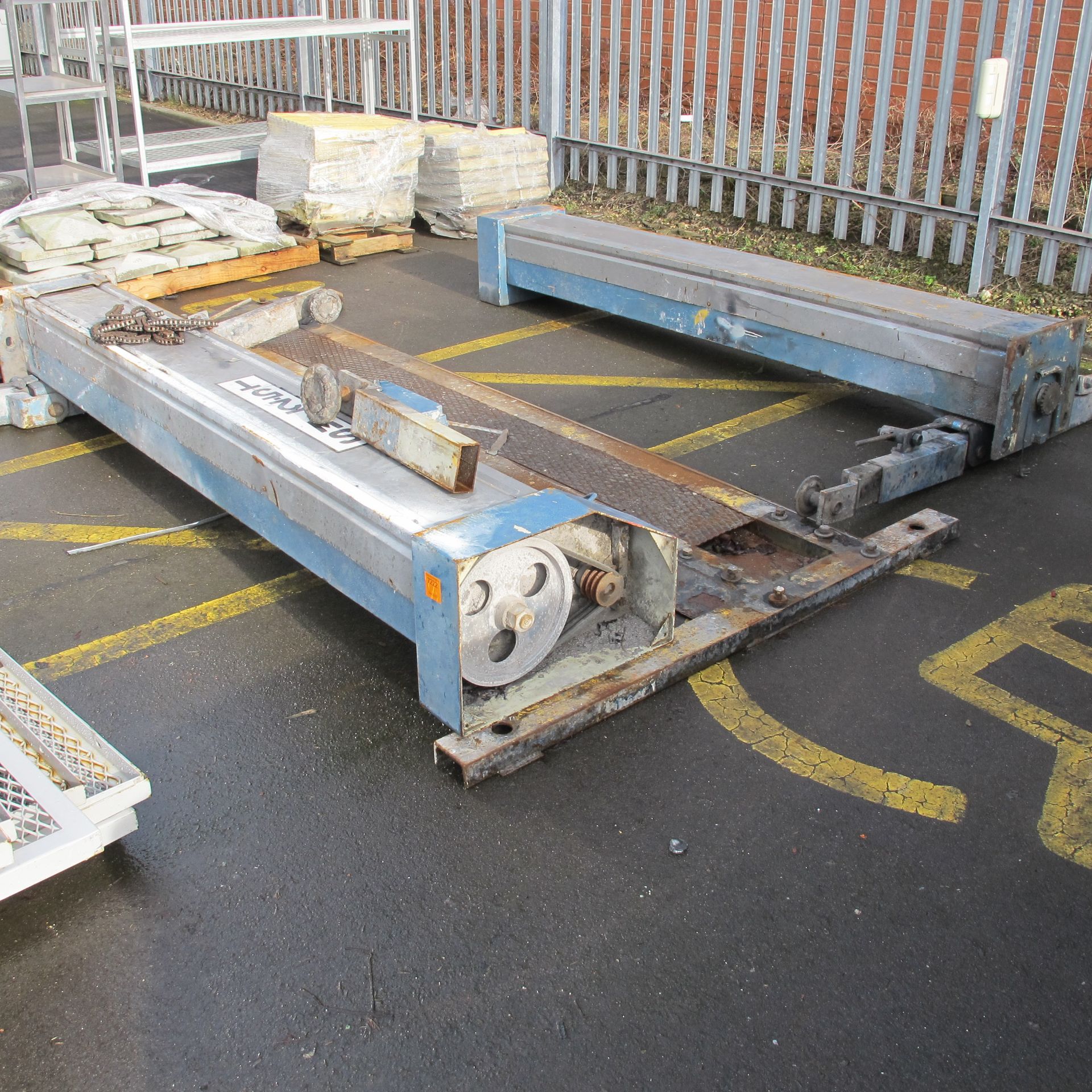 Kimm 2 Post Car Lift 2.5 Ton, YOM 1989.  Please note there is a £10 plus VAT handling fee with - Image 2 of 3