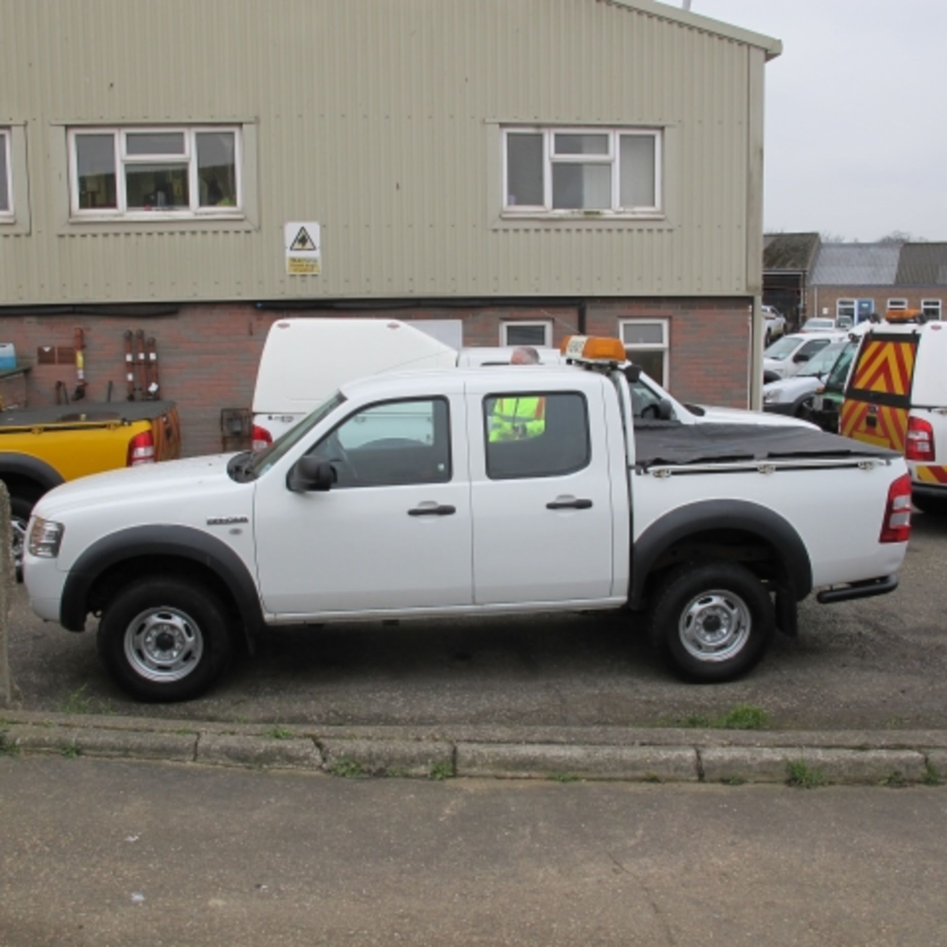 * Ford Ranger 2.5TDCI 4WD Crew Cab Pick up with Rear Sheet Cover & Ball/Pin Hitch, Reg YX07 WDP - Image 2 of 8