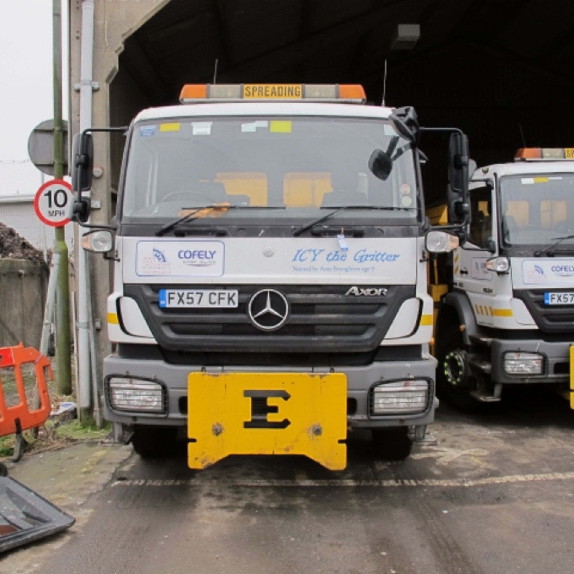 * Mercedes Axor 1824 18 Tonne 2WD Gritter Lorry with Econ Spreader Body, Reg FX57 CFK, Odometer Rea