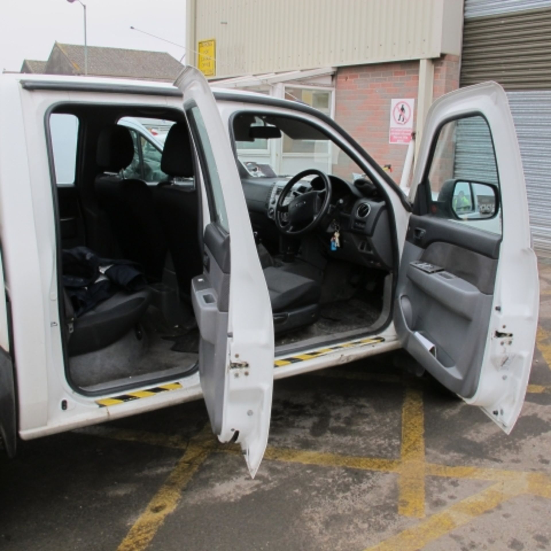 * Ford Ranger 2.5TDCI 4WD Crew Cab Pick Up with Rear Canopy & Ball Hitch, Reg YX07 WDV, - Image 8 of 9