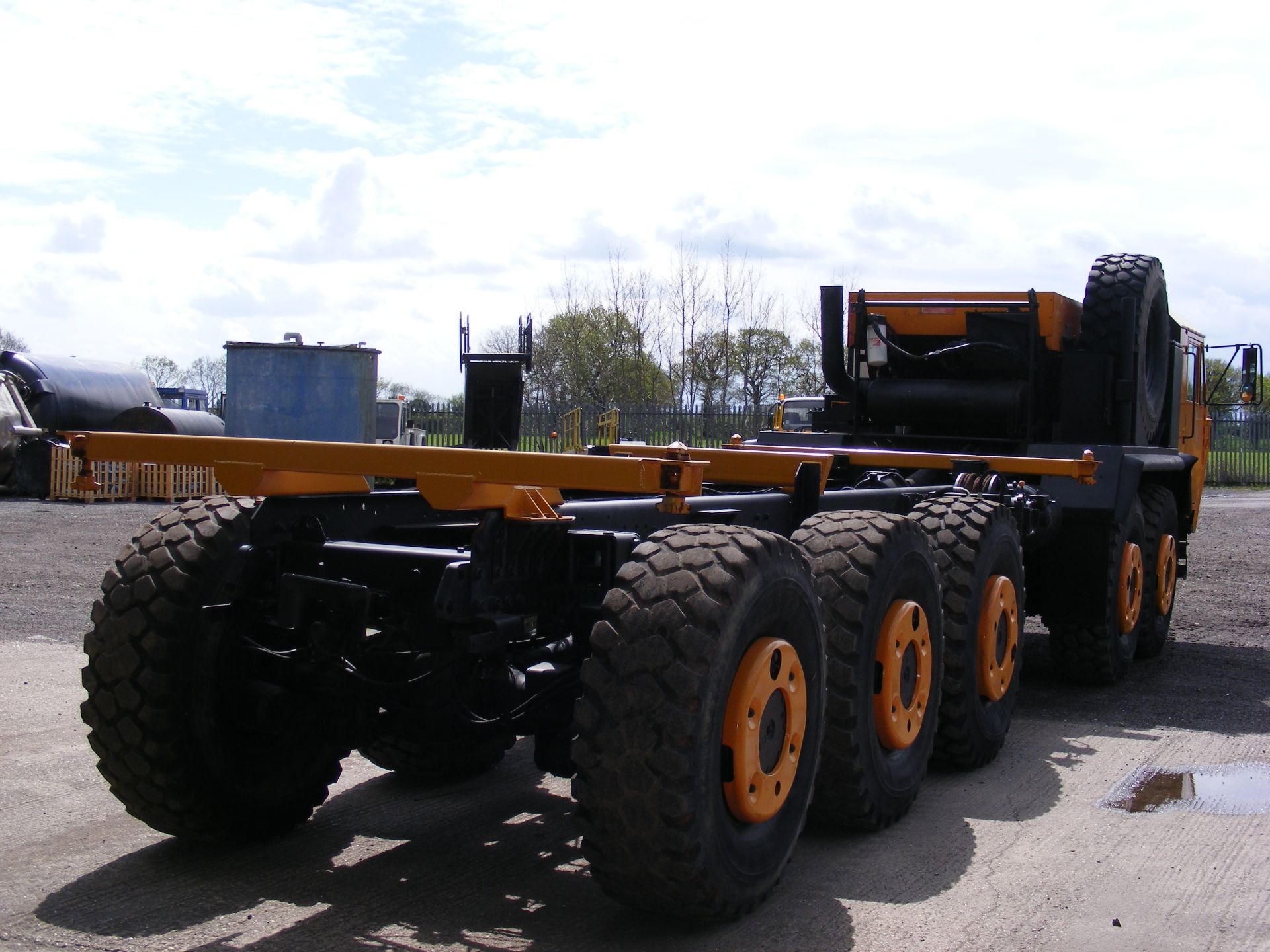 * Oshkosh 10x10 Heavy tactical Truck to LHD Specification. Powered by a Detroit 8v92TA 500hp - Image 12 of 13