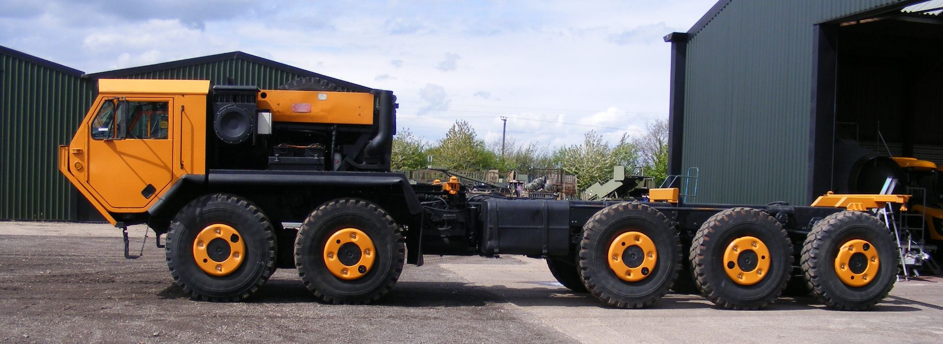 * Oshkosh 10x10 Heavy tactical Truck to LHD Specification. Powered by a Detroit 8v92TA 500hp - Image 5 of 13
