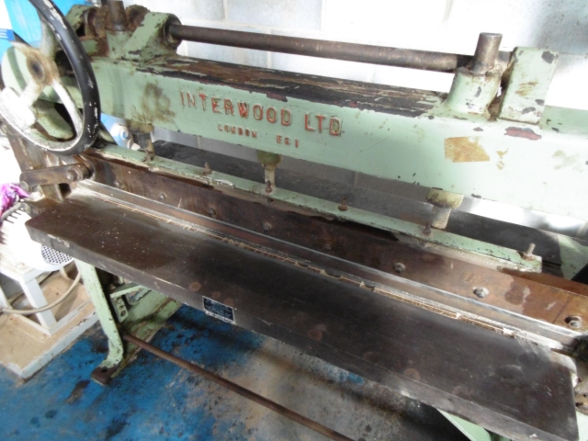 INTERWOOD TYPE ESRB MANUAL VENEER GUILLOTINE; BLADE LENGTH 1280MM; NO 284. PLEASE NOTE THERE IS A - Image 2 of 2