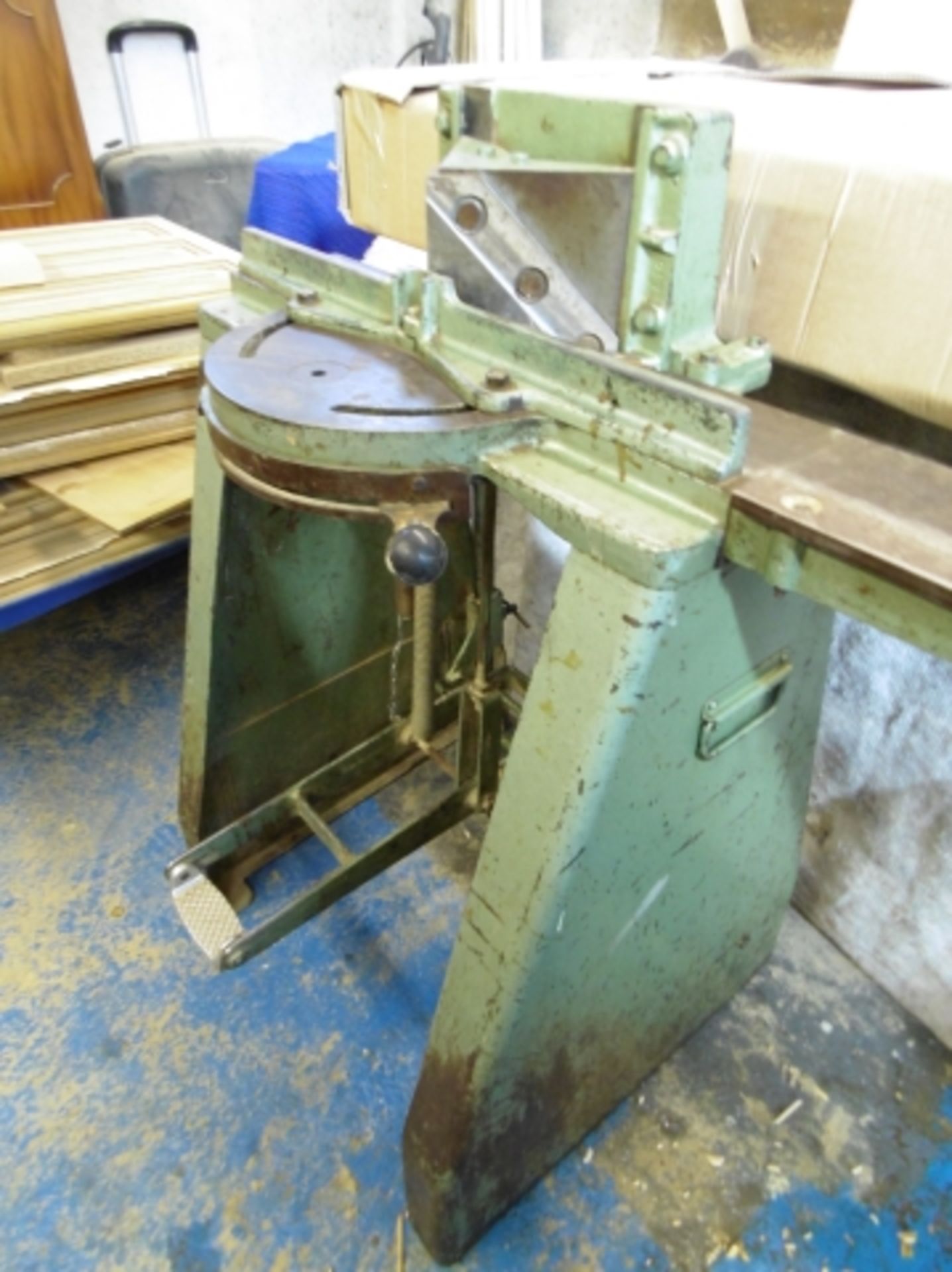 INTERWOOD MANUAL PEDAL OPERATED V-NOTCHER. PLEASE NOTE THERE IS A DISMANTLING, REMOVING & LOADING - Image 3 of 4