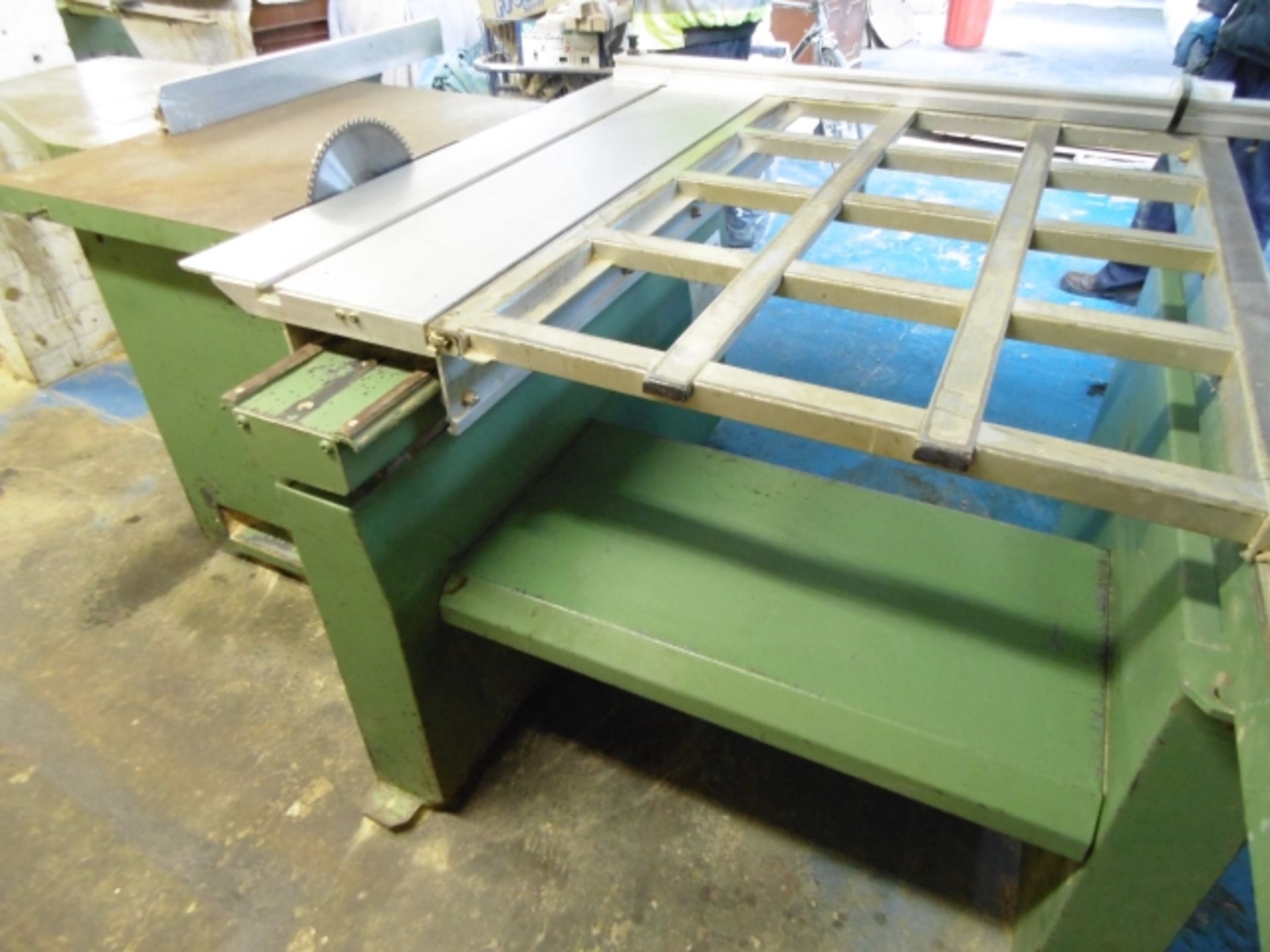 WADKIN BURSGREEN TYPE SP12 SLIDING TABLE DIMENSION SAW; MAX SAW DIAMETER 300MM; TABLE SIZE 865 X - Image 7 of 8