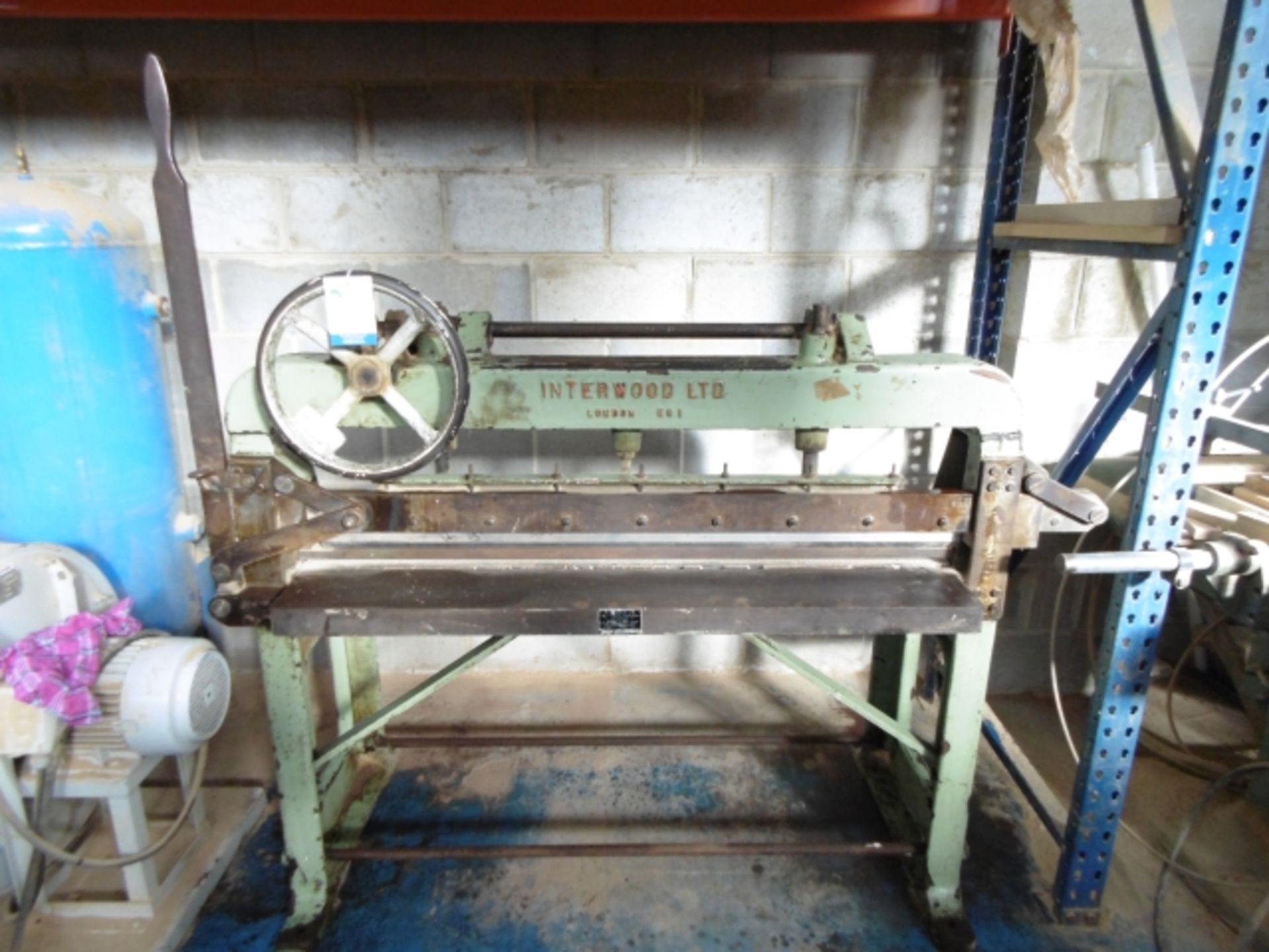 INTERWOOD TYPE ESRB MANUAL VENEER GUILLOTINE; BLADE LENGTH 1280MM; NO 284. PLEASE NOTE THERE IS A