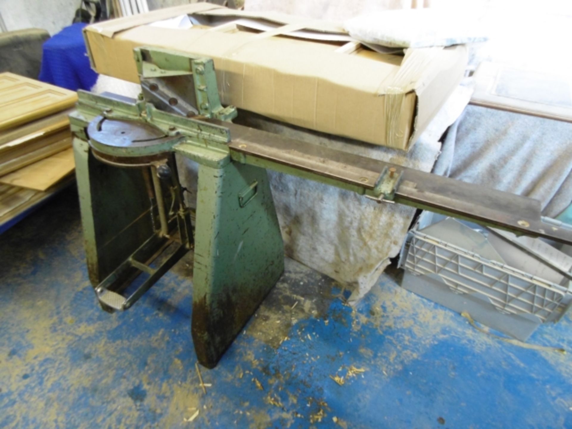 INTERWOOD MANUAL PEDAL OPERATED V-NOTCHER. PLEASE NOTE THERE IS A DISMANTLING, REMOVING & LOADING