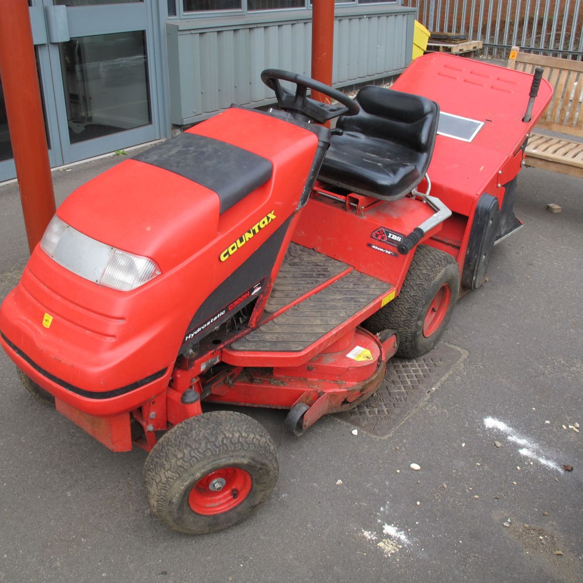 * A Countax C300H Hydrostatic Rode on Mower (starts but doesn't drive) c/w brand new battery