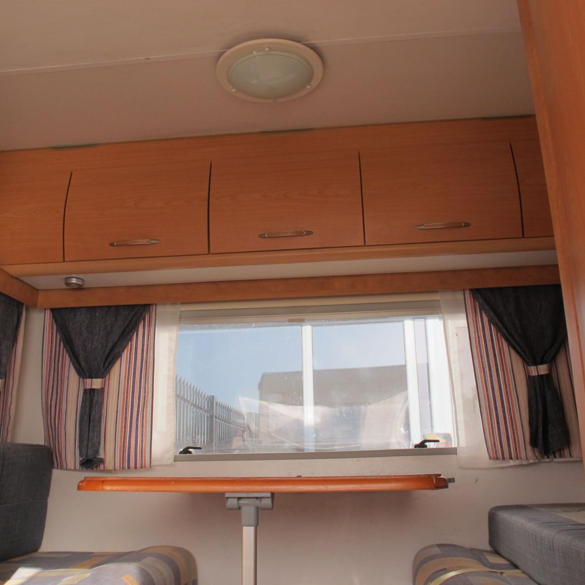 2005 Going II 550kg 3 Berth Caravan.  Model No 300, Serial Number: 0003005P018903 - Image 5 of 14