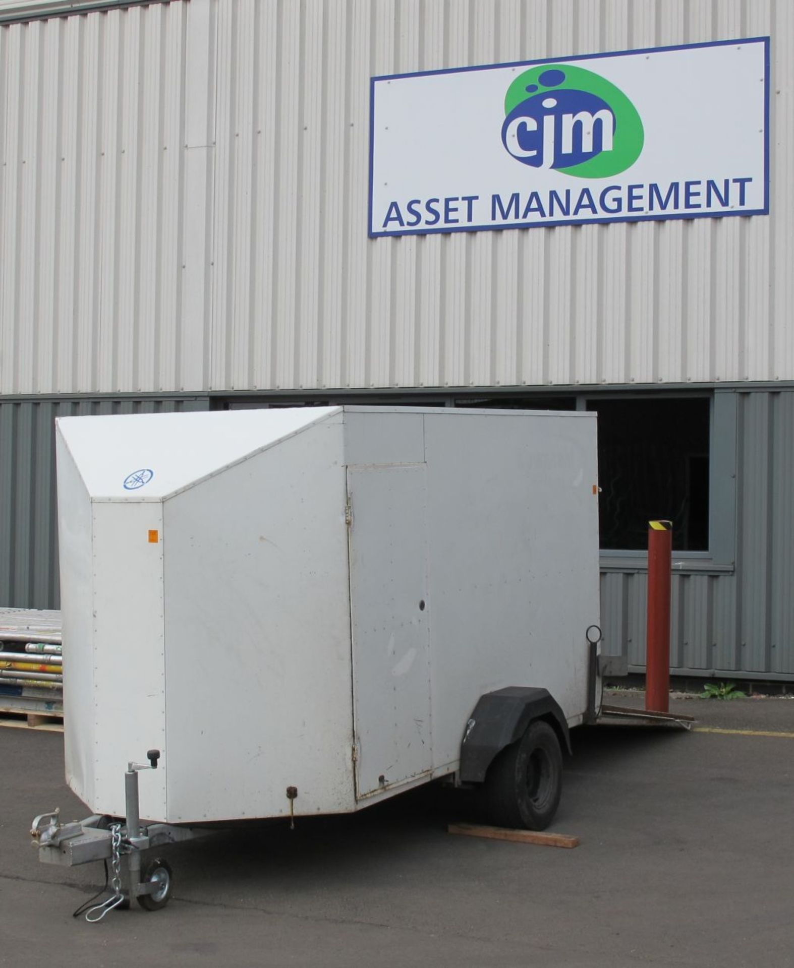 Fully enclosed motor cycle trailer c/w Rear door loading ramp.