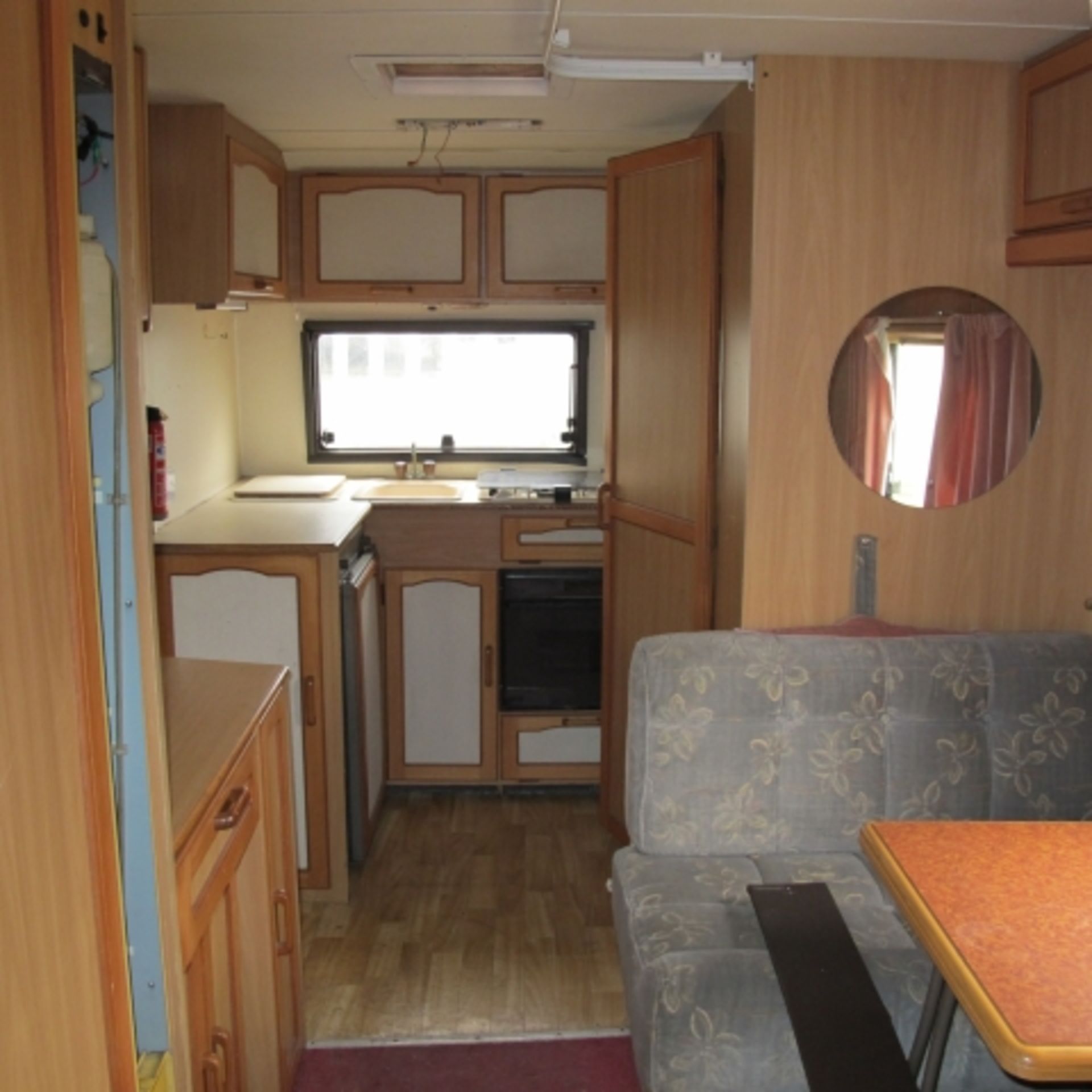 * CAMEO 600 GLX Twin Axle - 4 Berth Caravan, 2 Entry Points. - Image 3 of 8