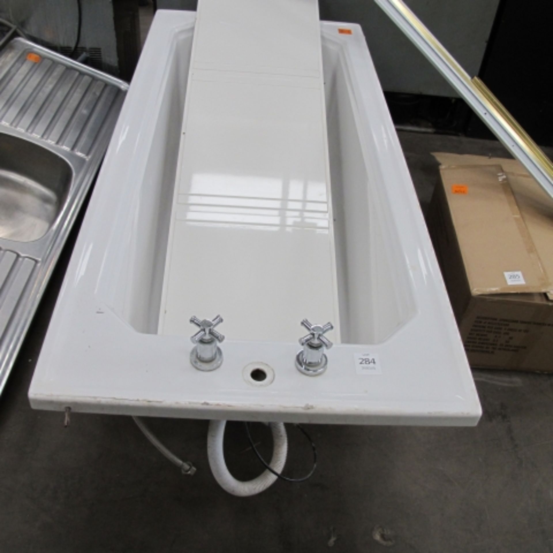 * 1 x White bath c/w taps & side panel. Please note, there is a £5 plus vat handling fee on this