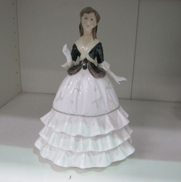 This is a Timed Online Auction on Bidspotter.co.uk, Click here to bid.  Four figurines of Ladies - - Image 4 of 5