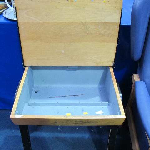 This is a Timed Online Auction on Bidspotter.co.uk, Click here to bid.  A School Single Desk - Image 2 of 4