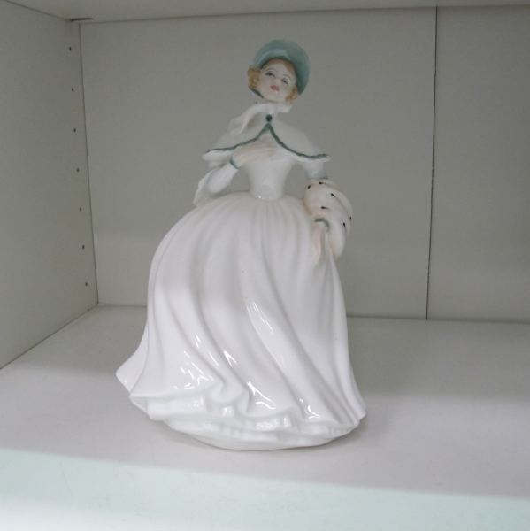 This is a Timed Online Auction on Bidspotter.co.uk, Click here to bid.  Four figurines of Ladies - - Image 3 of 5