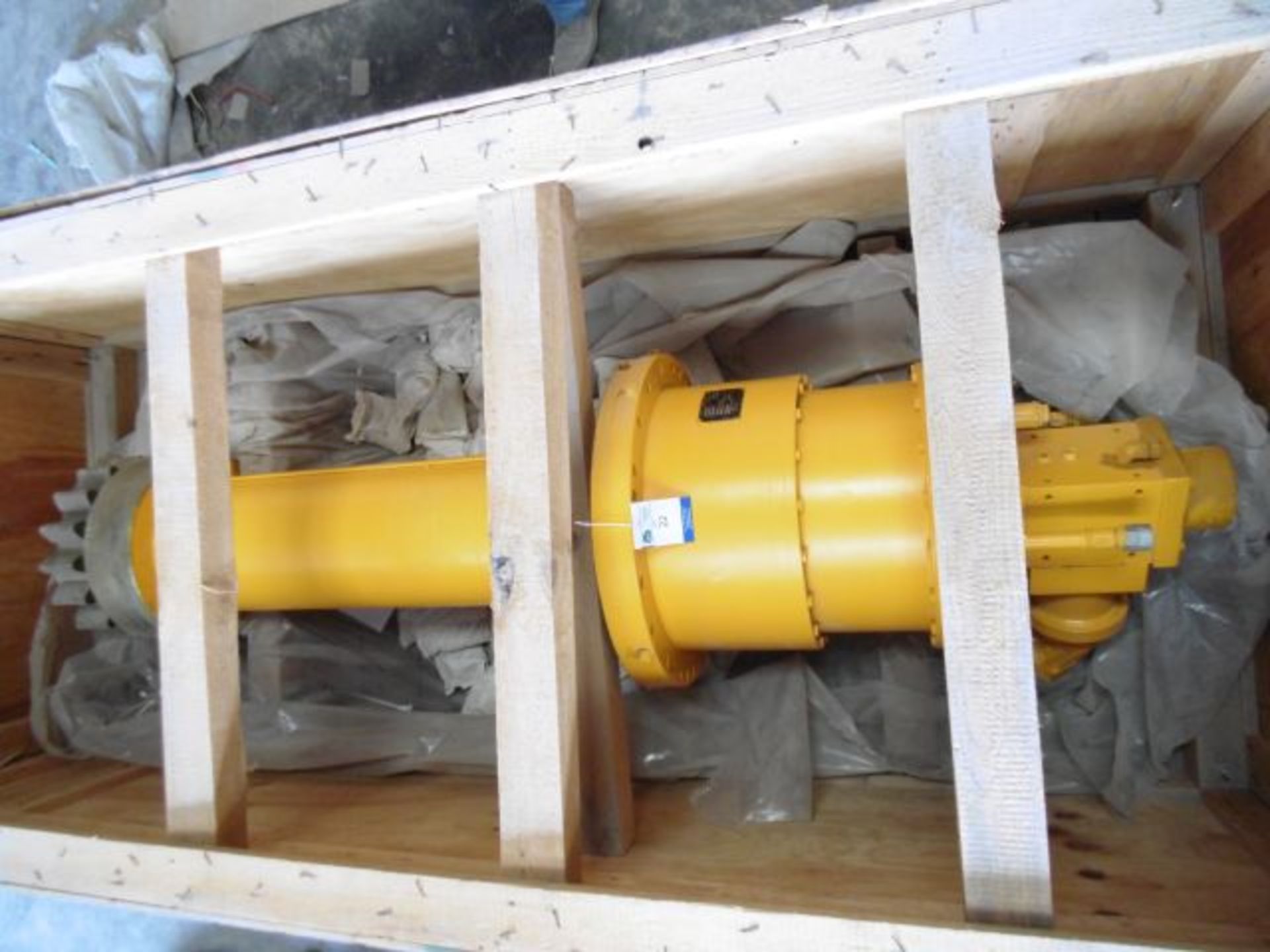 Unused 1999 Krupp type K3P140 Hydraulic Drive Cylinder; Cylinder Length 1900mm; 496rpm; 8.5kw;