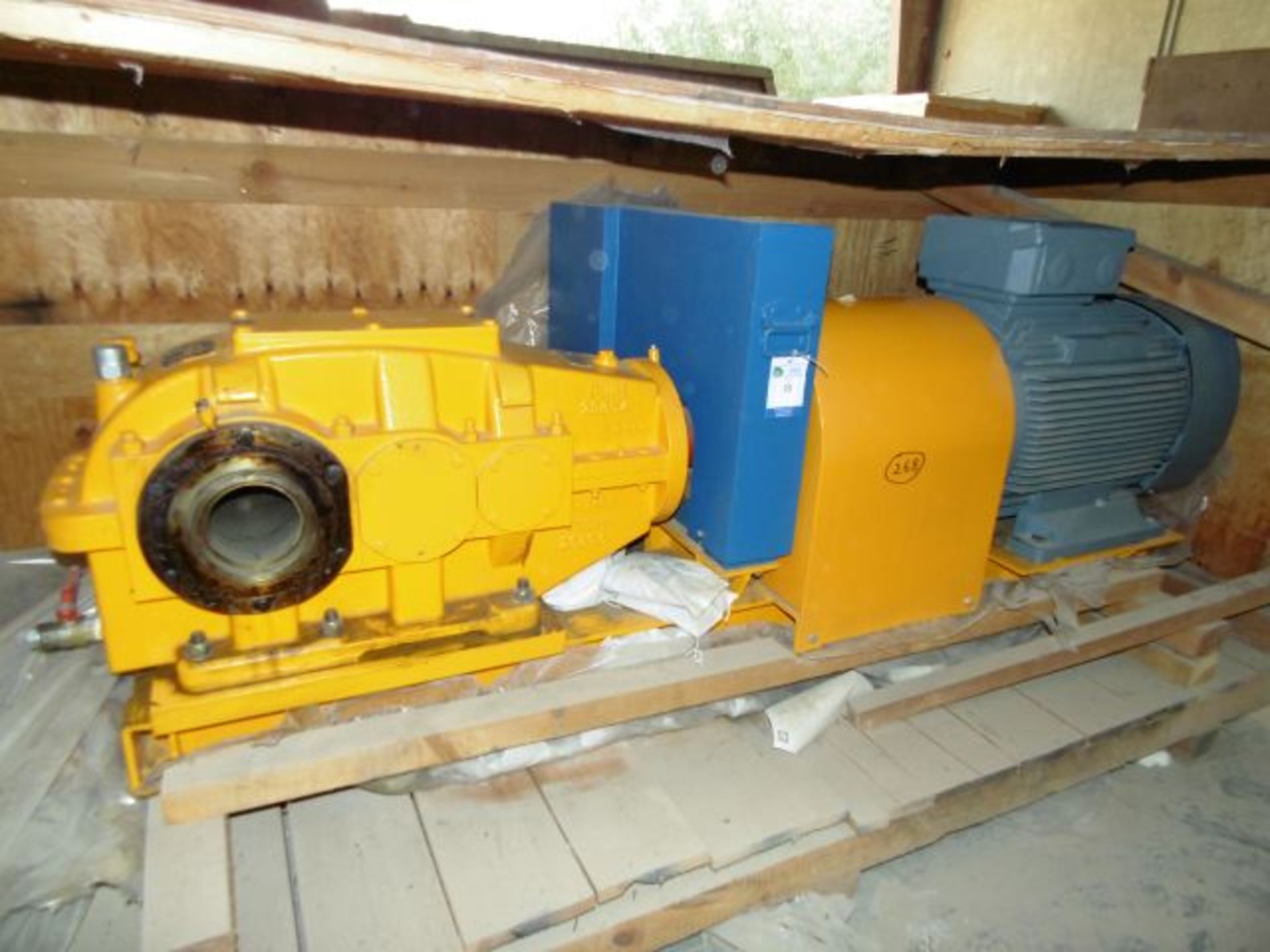 Unused Skid Mounted Drive Unit comprising 1999 Krupp type K25ZG 224; 1500rpm; serial no 24848 and - Image 2 of 5