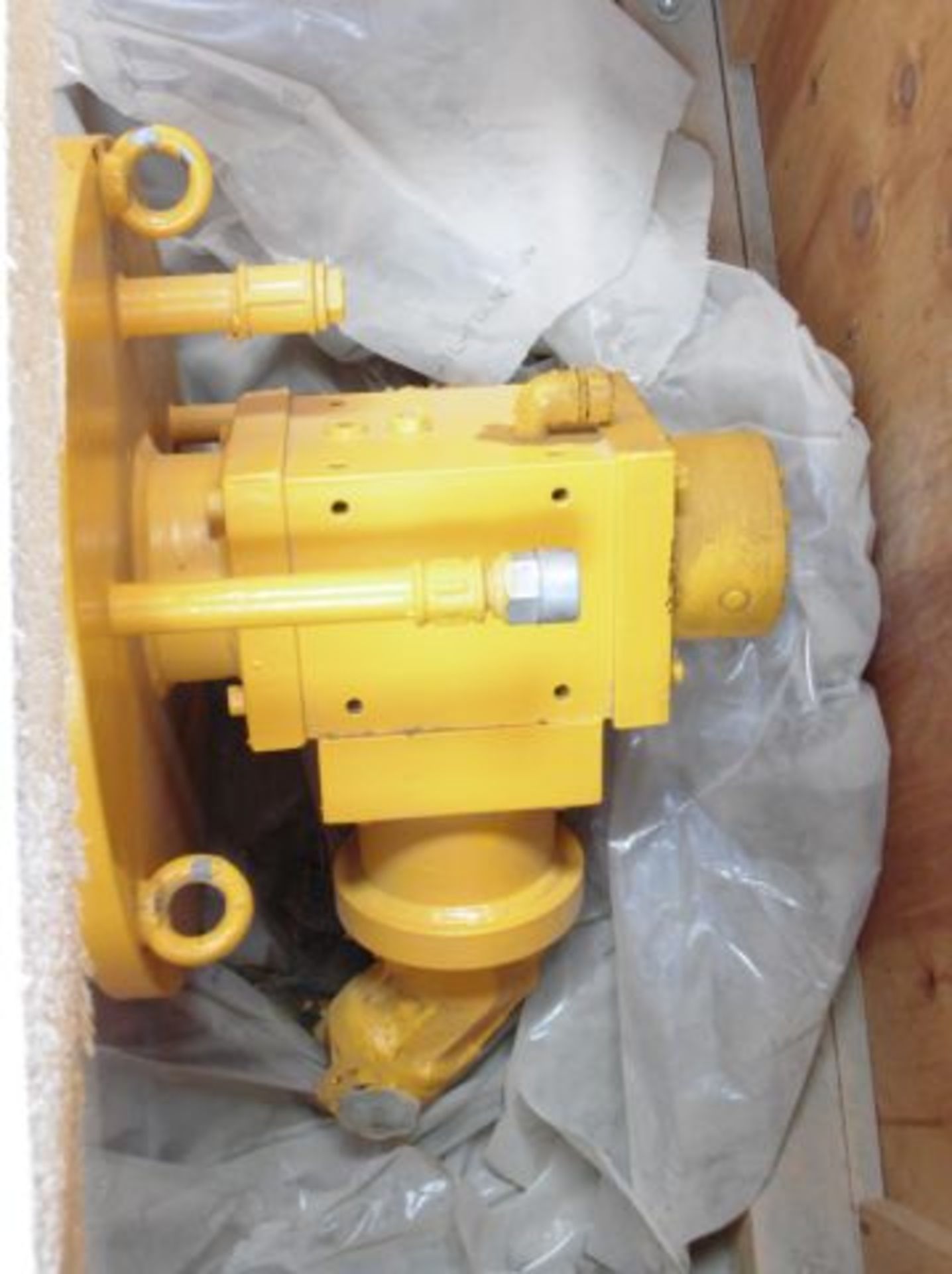 Unused 1999 Krupp type K3P140 Hydraulic Drive Cylinder; Cylinder Length 1900mm; 496rpm; 8.5kw; - Image 2 of 4