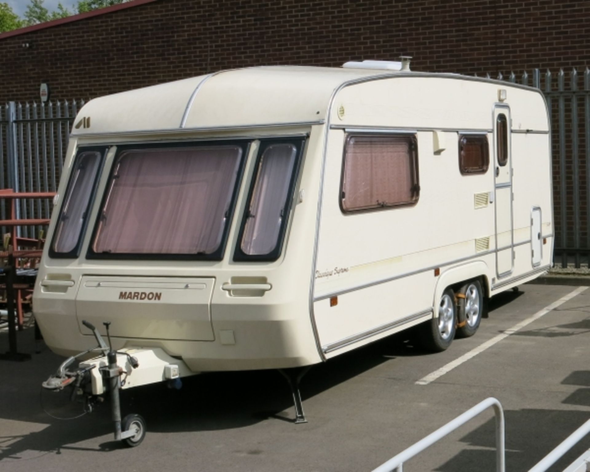 A Mardon Classique Supreme 550/4 Caravan.  The twin axle caravan has mains electric and bottled - Image 2 of 28